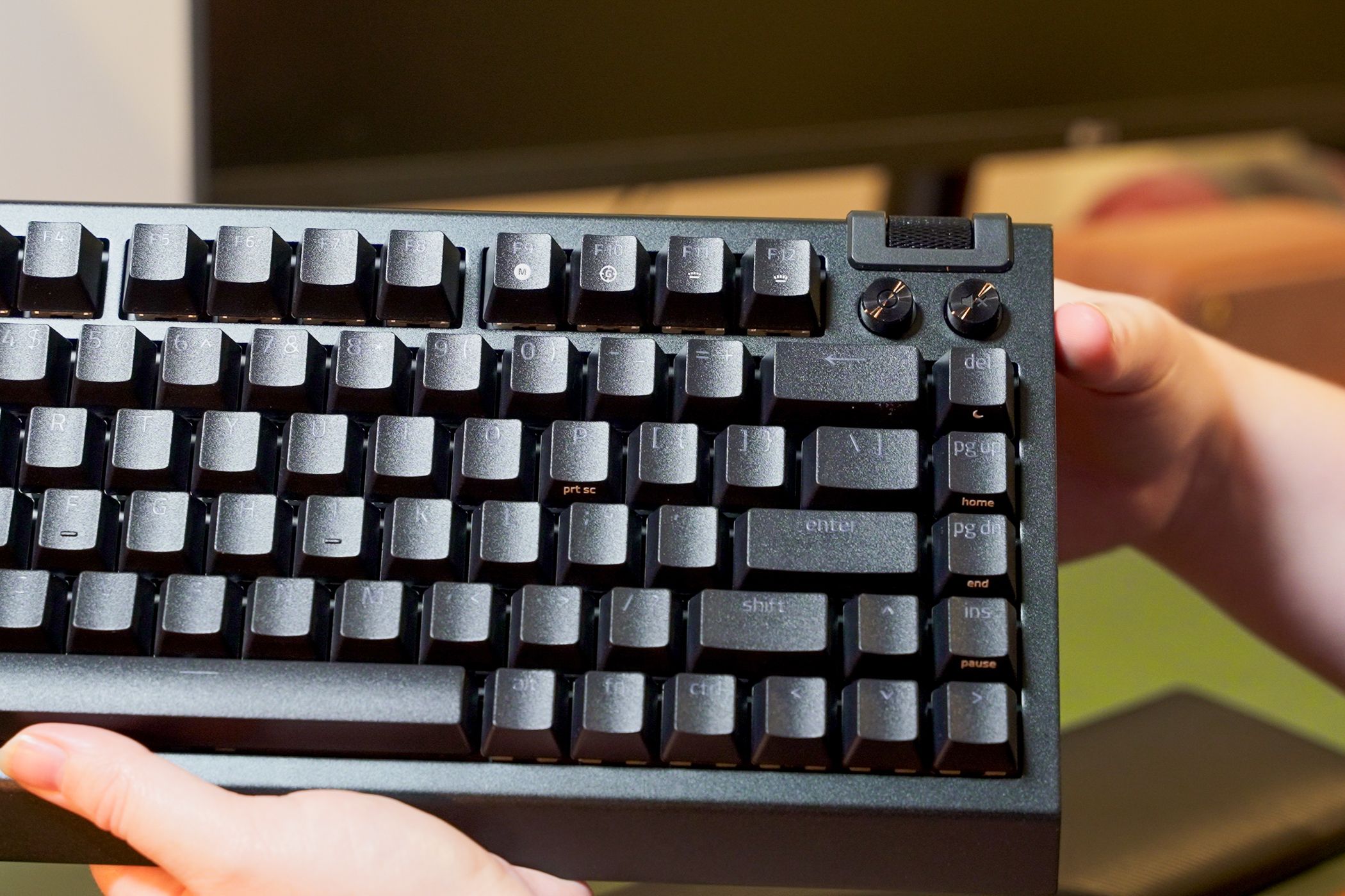 /sv/images/razer-blackwidow-75-media-keys.jpg