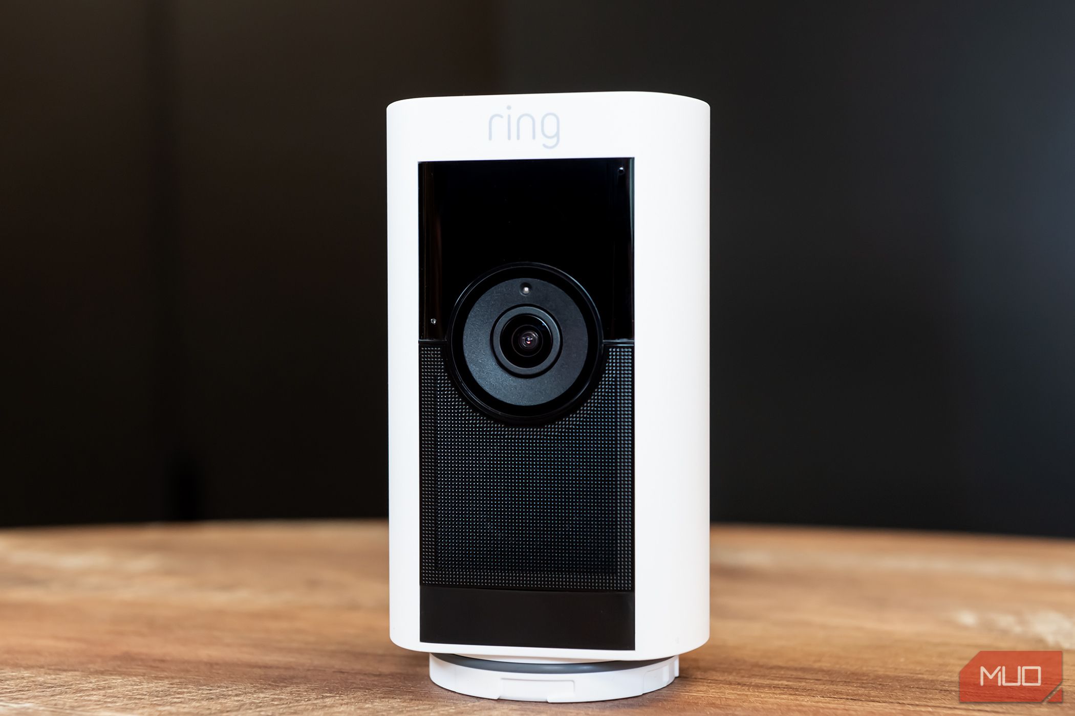 /sv/images/ring-stick-up-cam-pro-desk-1.jpg