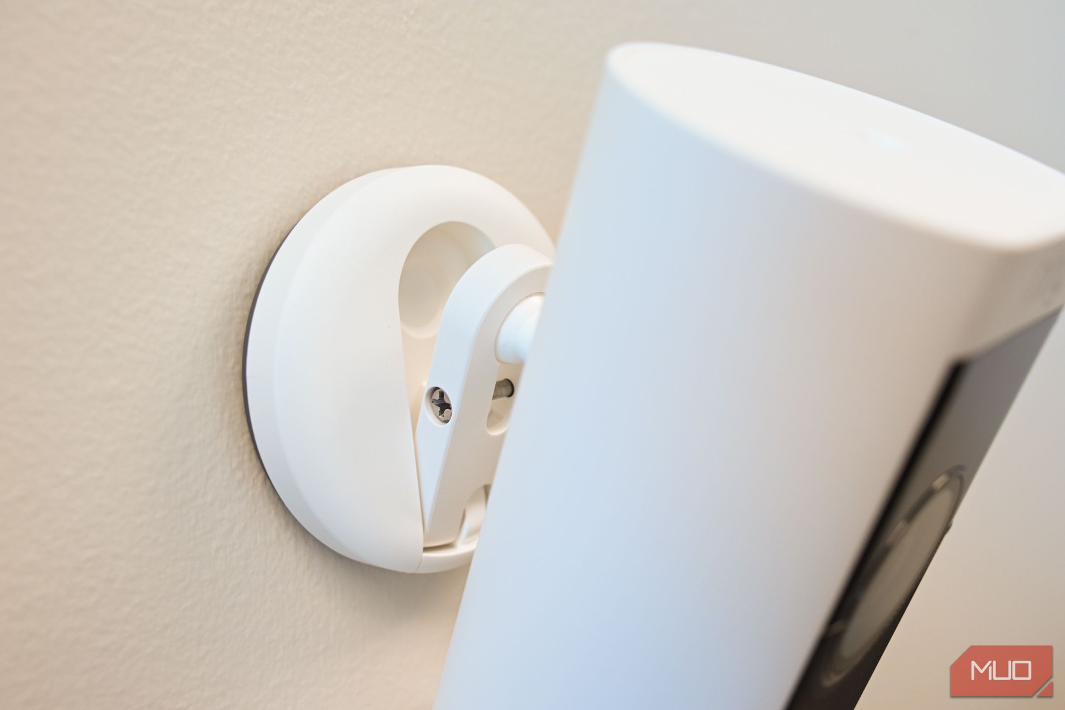 /sv/images/ring-stick-up-cam-pro-wall-mount-1.jpg