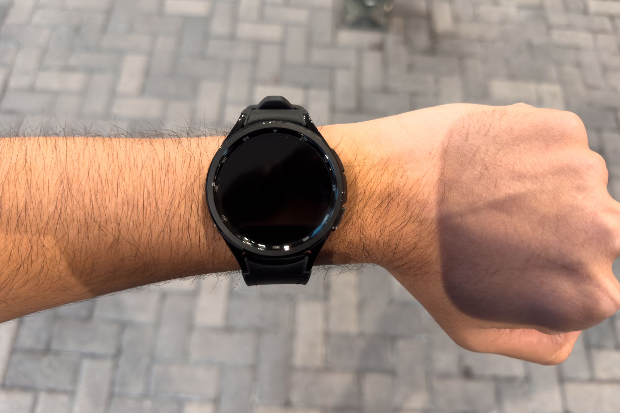/sv/images/samsung-galaxy-watch-6-classic-worn-in-hand-2.jpg