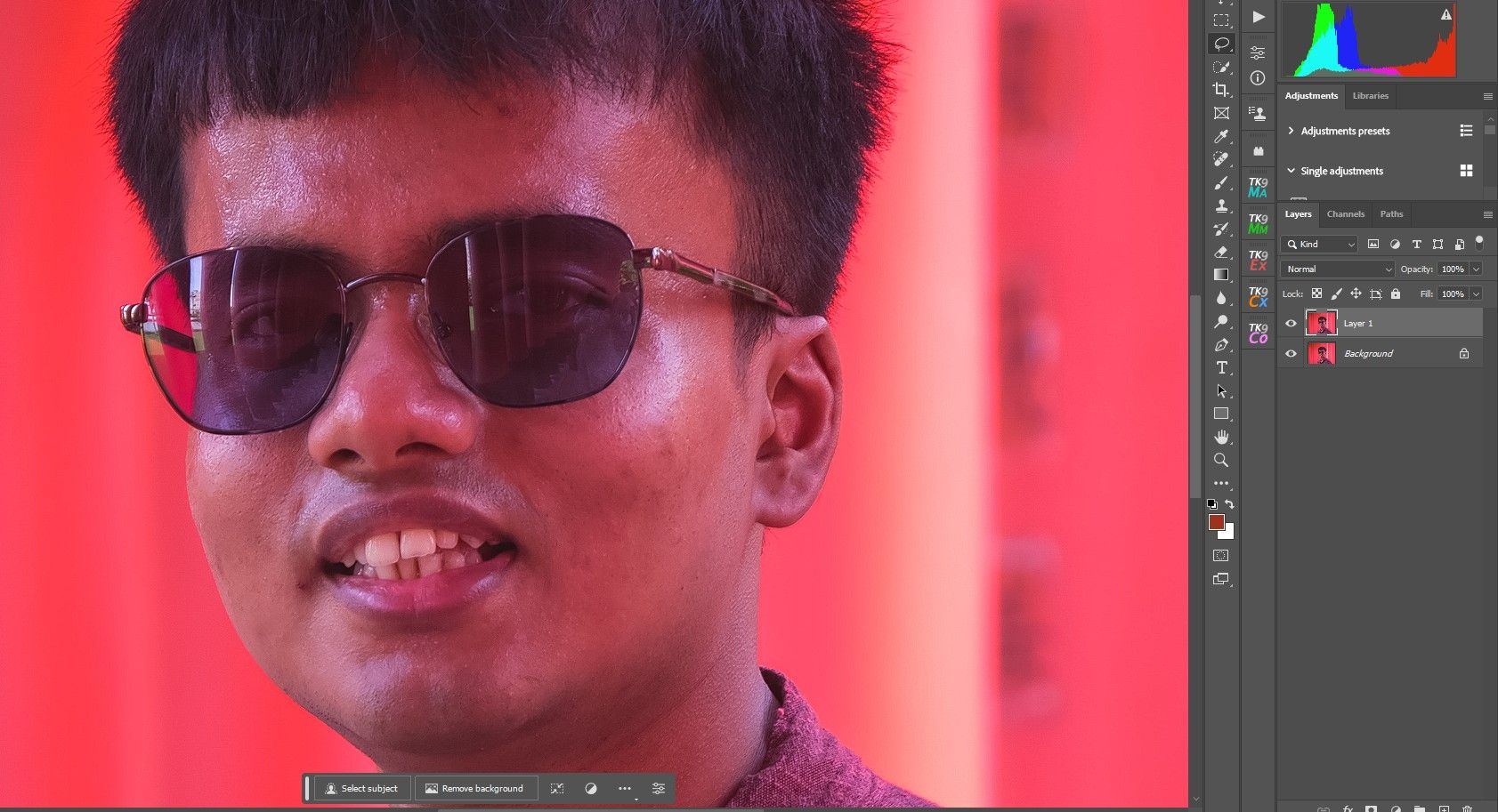 /sv/images/screenshot-example-of-a-person-with-blemishes-removed-using-content-aware-fill.jpg