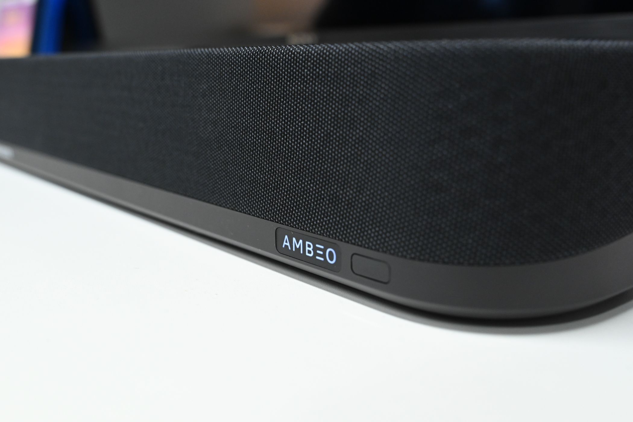 /sv/images/sennheiser-ambeo-soundbar-logo-close-up.jpg