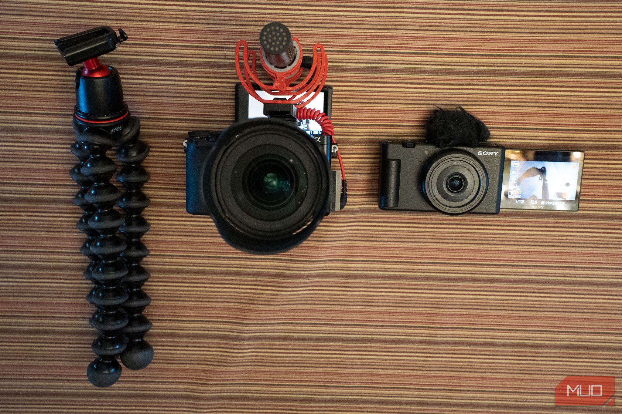 /sv/images/size-comparison-between-kitted-out-sony-a6100-vs-small-zv-1f.jpg