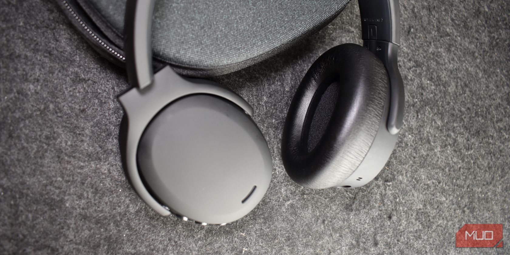 /sv/images/skullcandy-crusher-anc-2-top-down-view-of-both-earcups.jpg