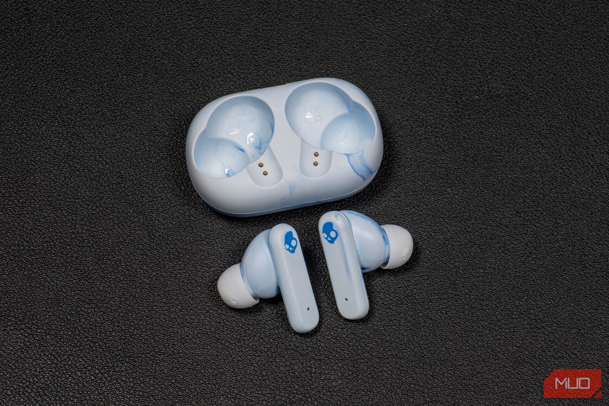 /sv/images/skullcandy-ecobuds-outside-case.jpg