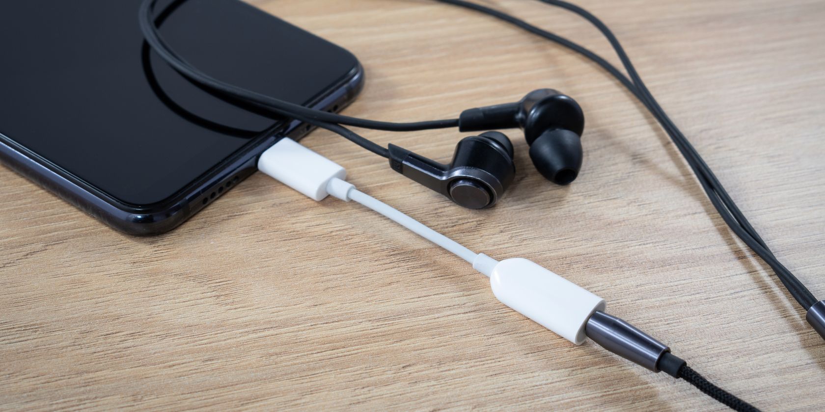 /sv/images/smartphone-with-usb-c-to-3-5mm-jack-adapter-feature.jpg