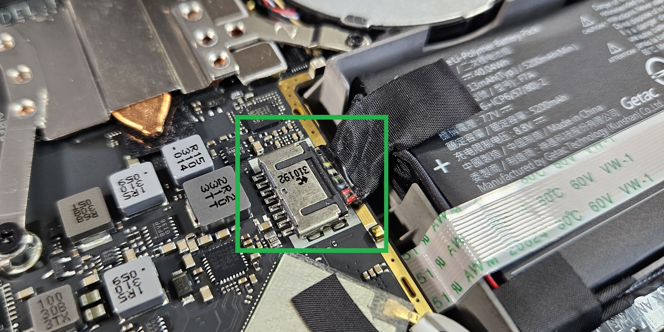 /sv/images/steam-deck-ssd-upgrade-battery-connector.jpg