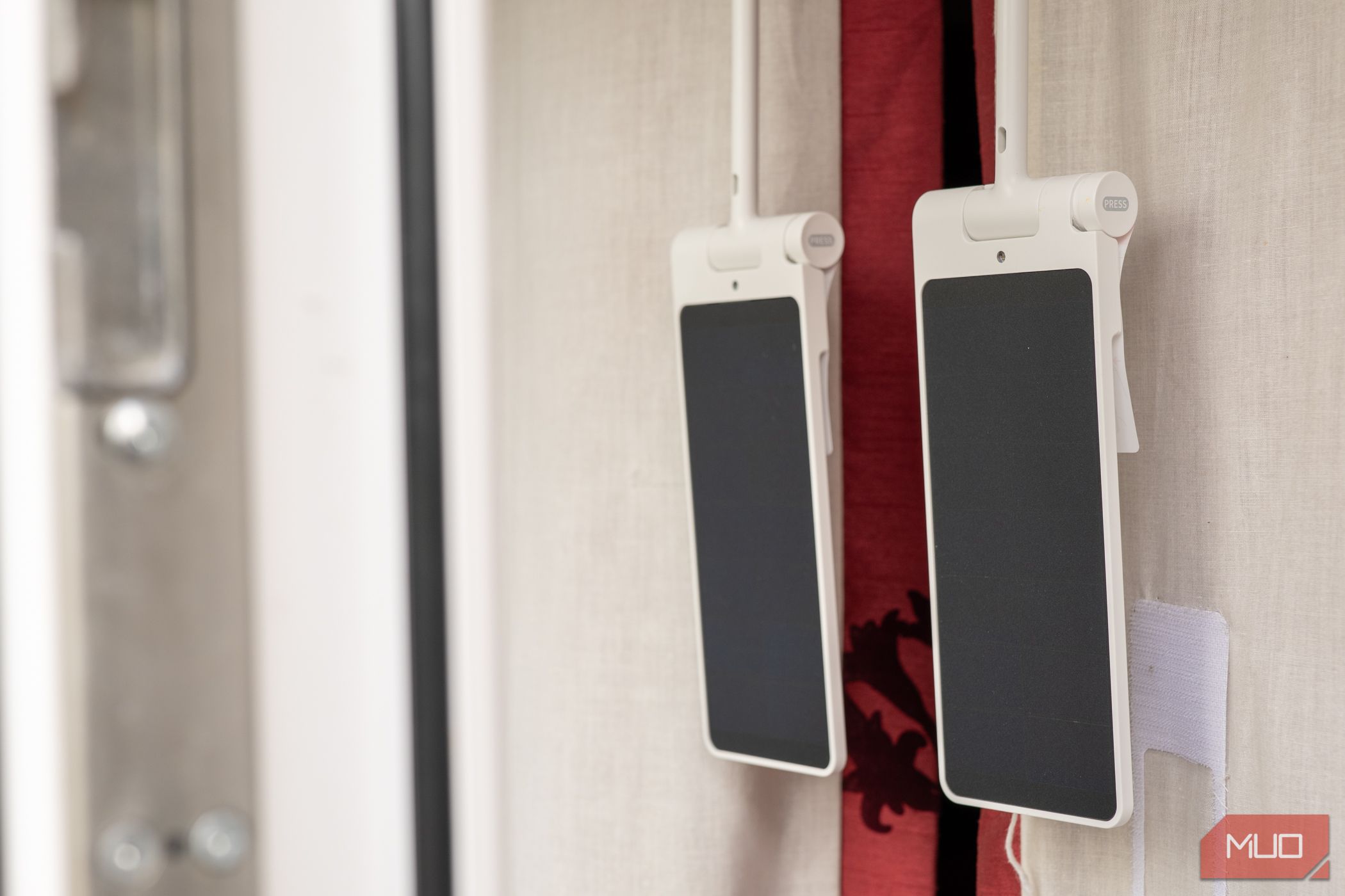 /sv/images/switchbot-curtain-3-solar-panels-on-curtain.jpg