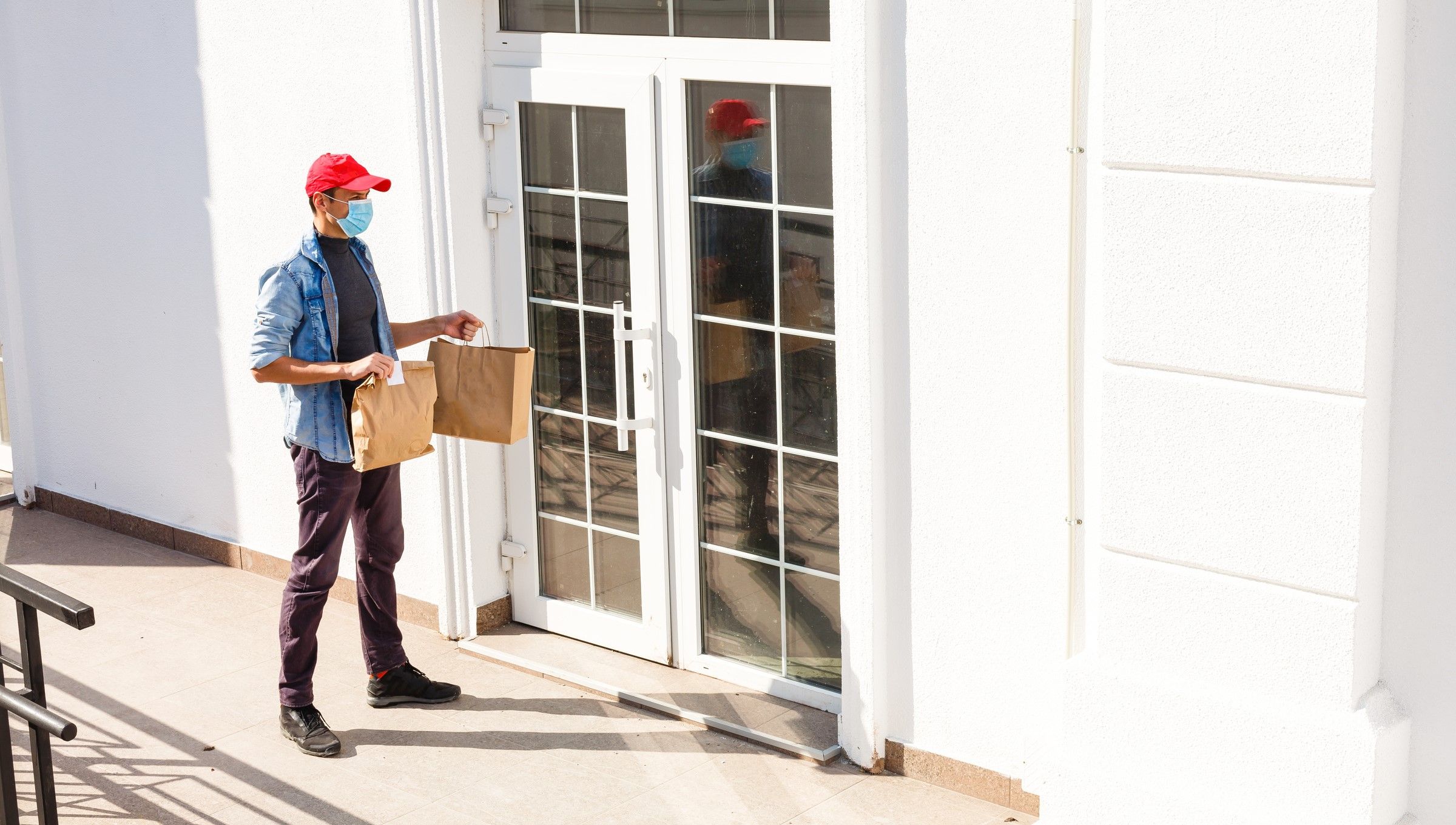 /sv/images/takeout-delivery-door.jpg