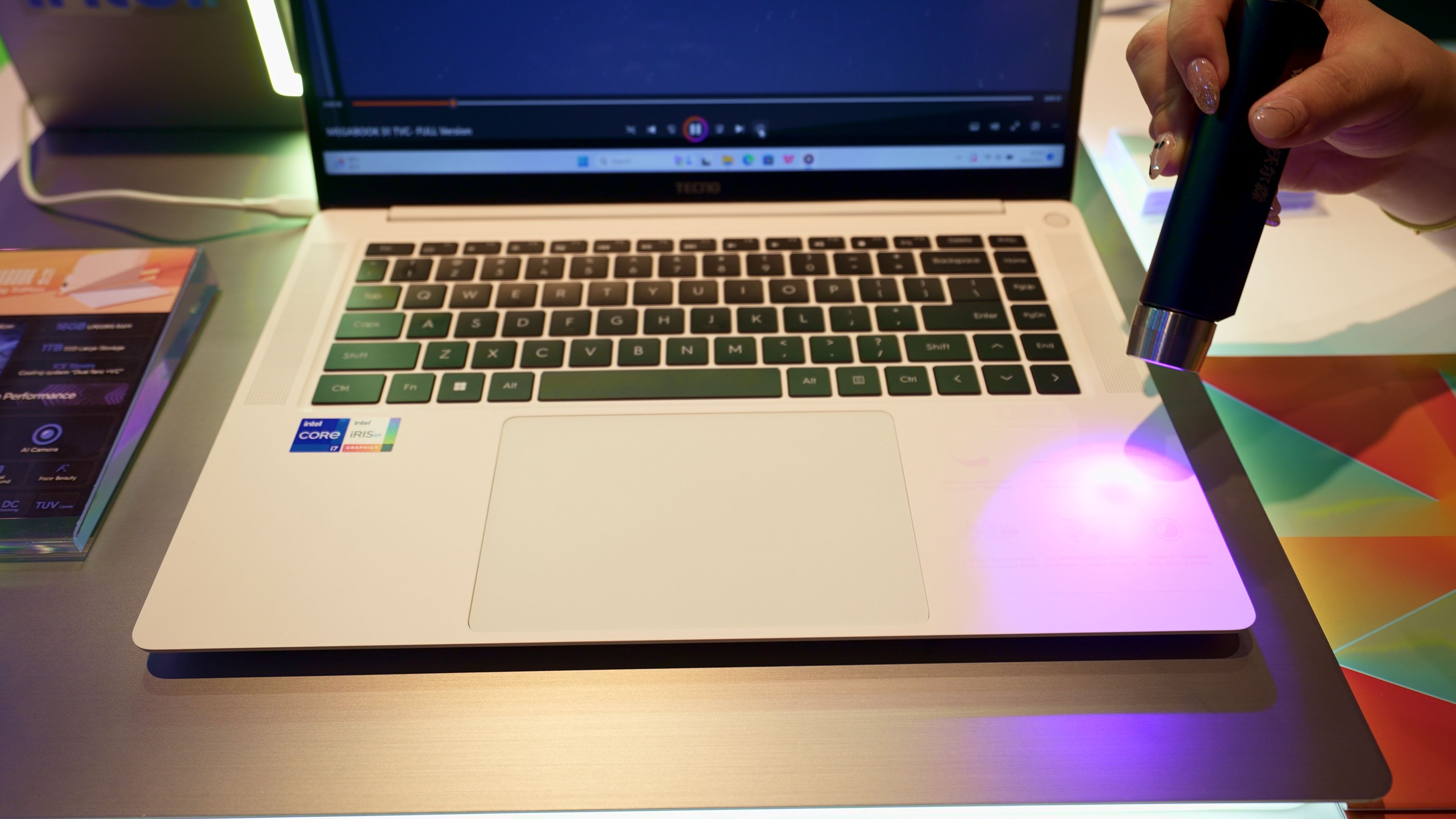 /sv/images/tecno-megabook-s1-keyboard-deck.jpg