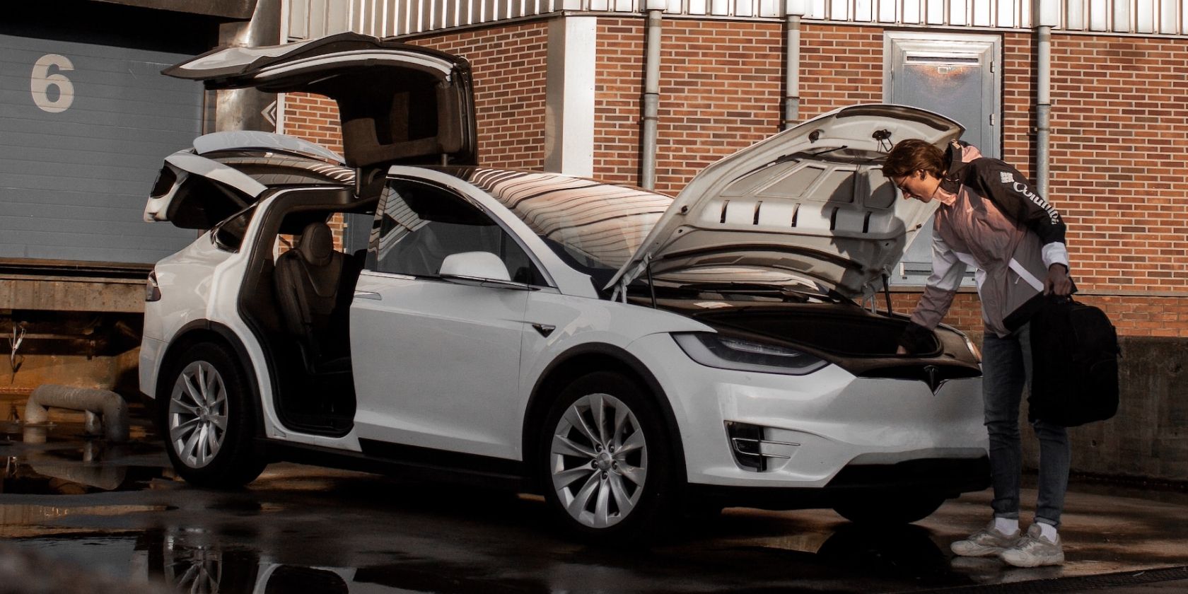 /sv/images/tesla-model-x-open.jpg