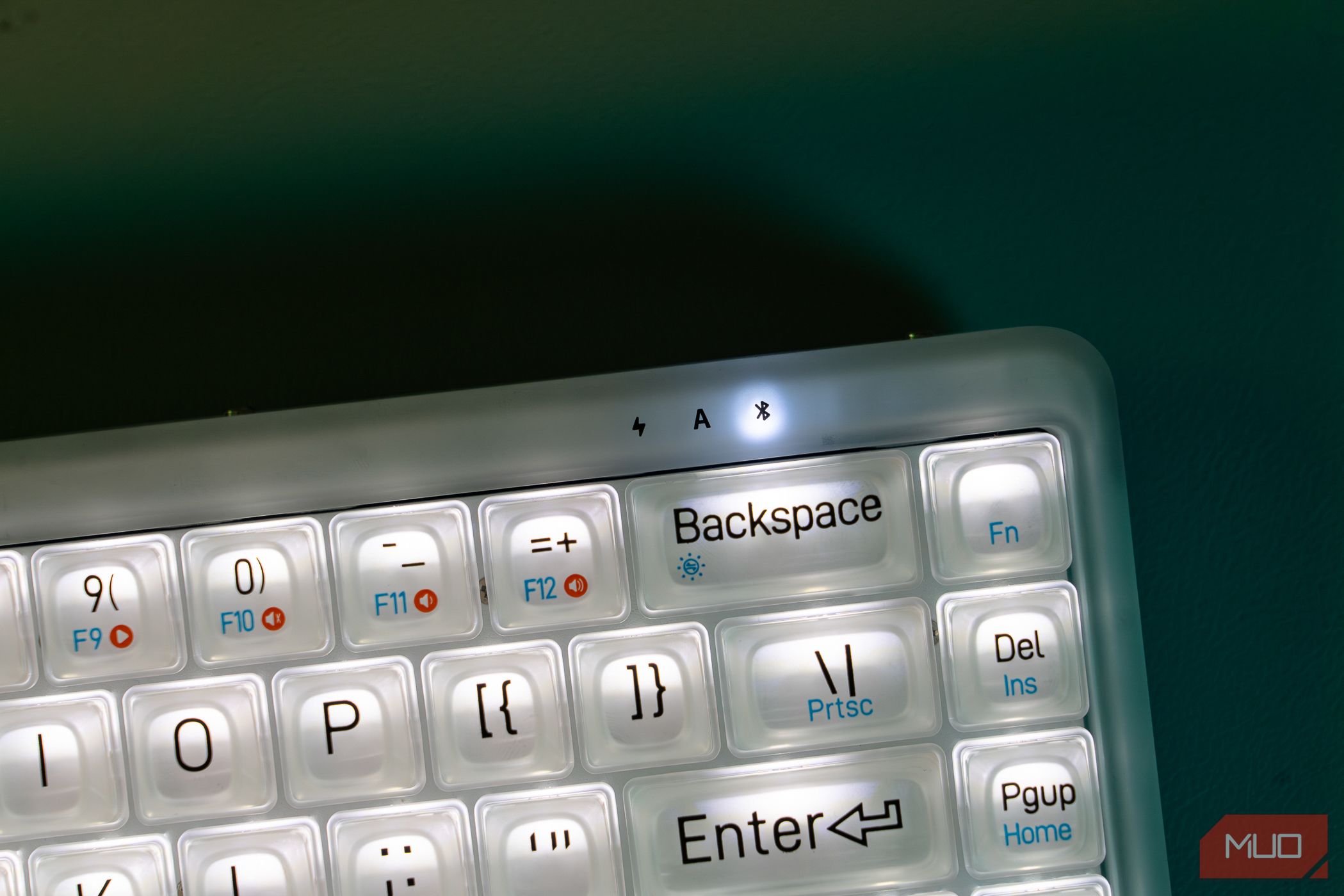 /sv/images/the-lofree-1-semi-transparent-mechanical-keyboard-connected-via-bluetoothjpg_53542170262_o.jpg