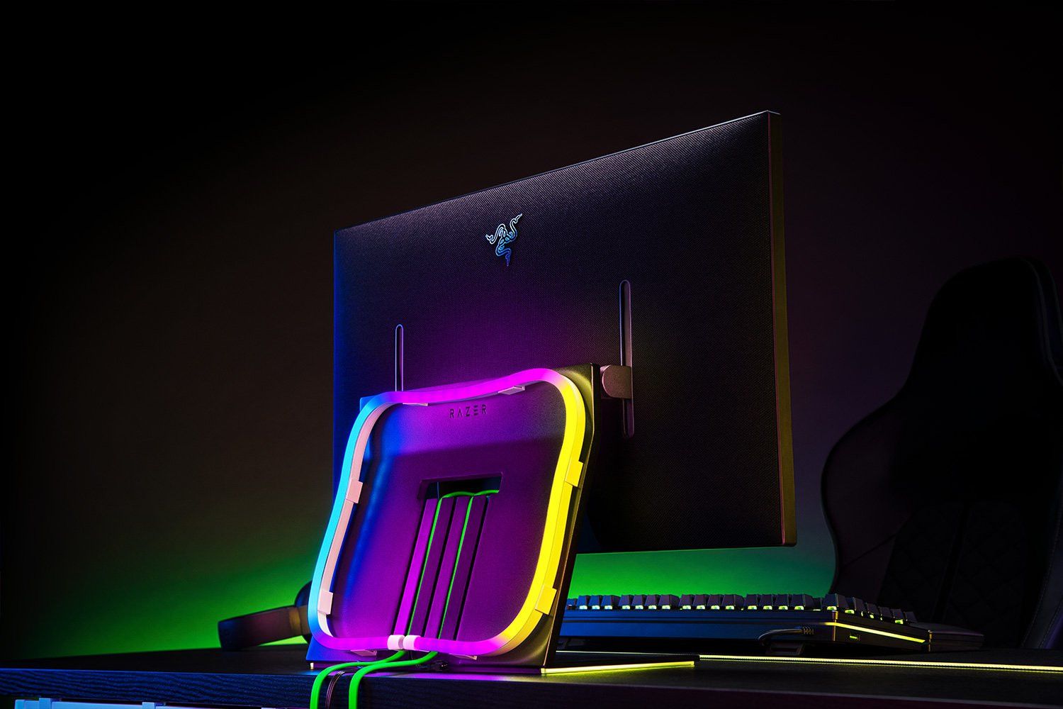 /sv/images/the-razer-chroma-light-strip-expansion-kit-illuminates-behind-a-monitor.jpeg