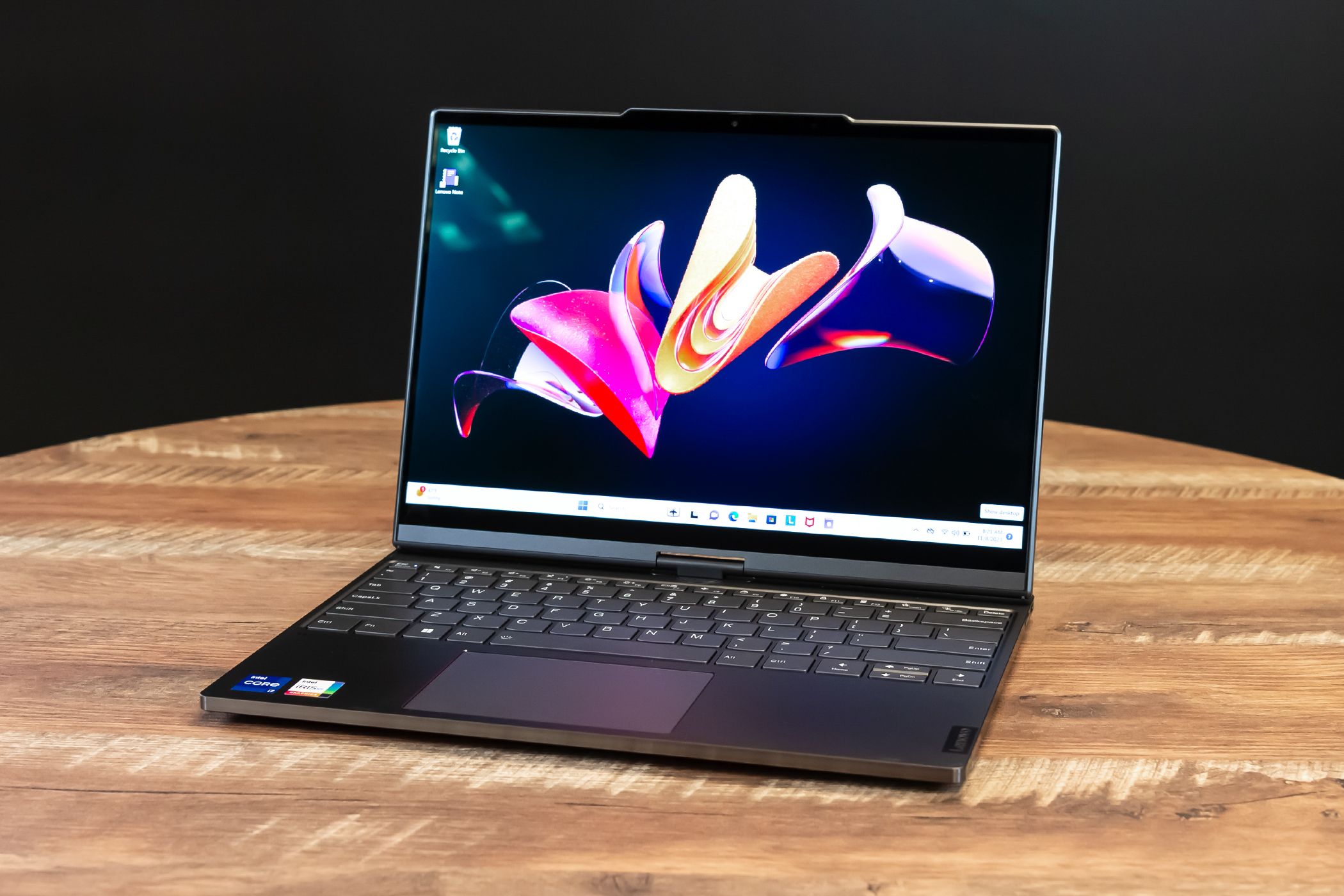 /sv/images/thinkbook-plus-gen-4-main-display.jpg