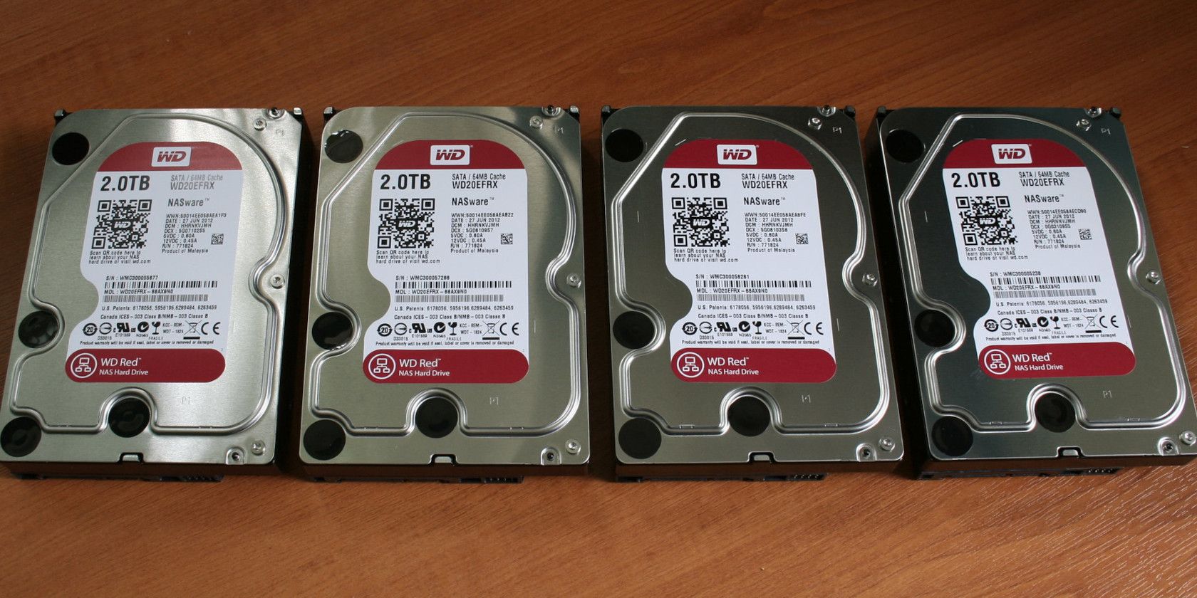 /sv/images/two-terabyte-hard-drives-prepared-for-installation-in-a-nas-are-arranged-in-a-row.jpg