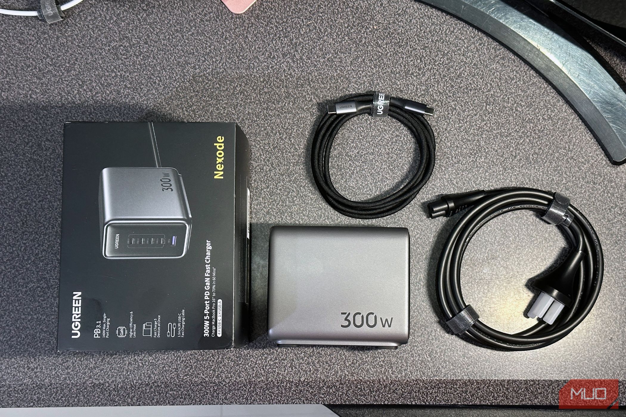 /sv/images/ugreen-nexode-300w-desktop-charger-contents-1.jpg