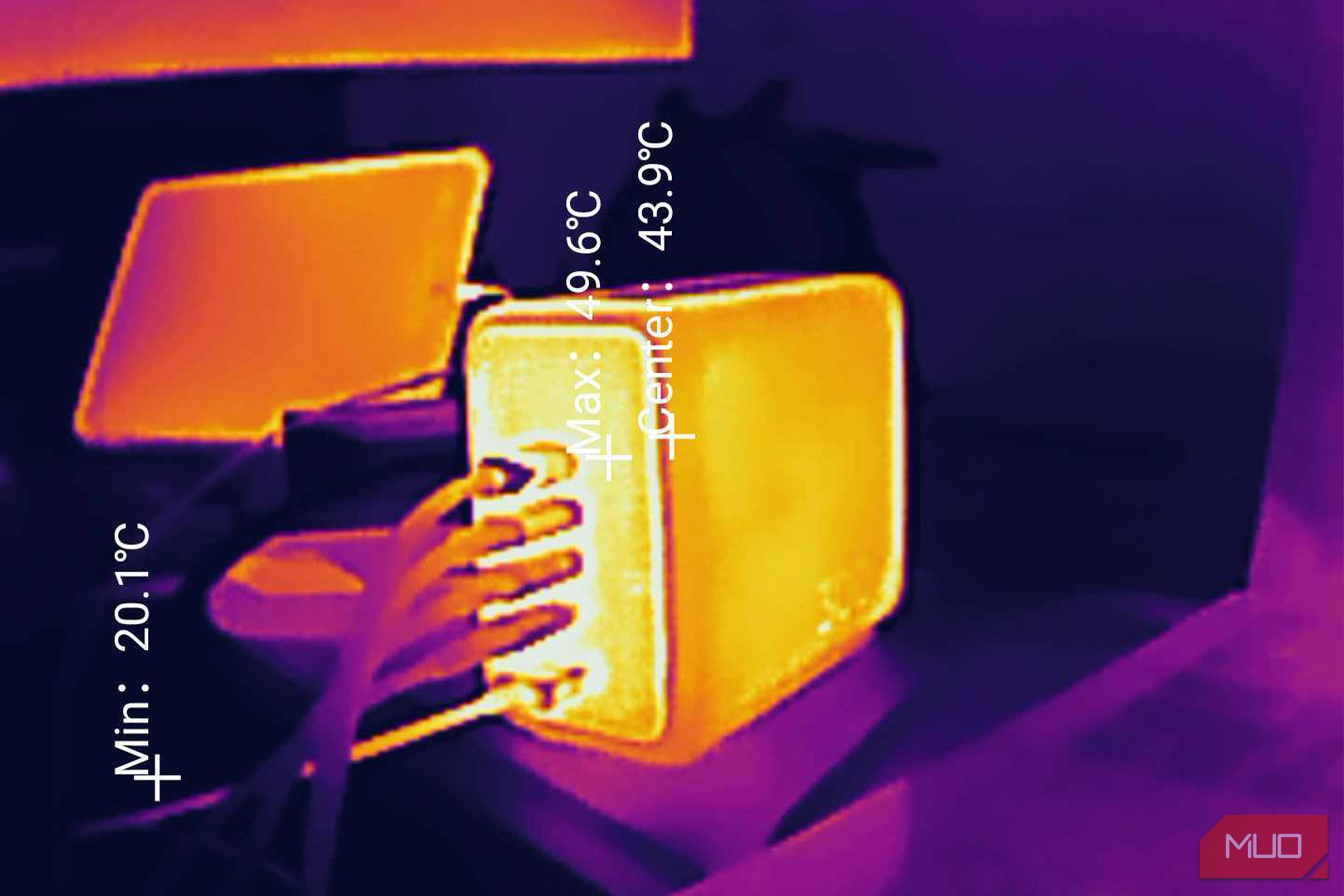 /sv/images/ugreen-nexode-300w-desktop-charger-temperature.jpg
