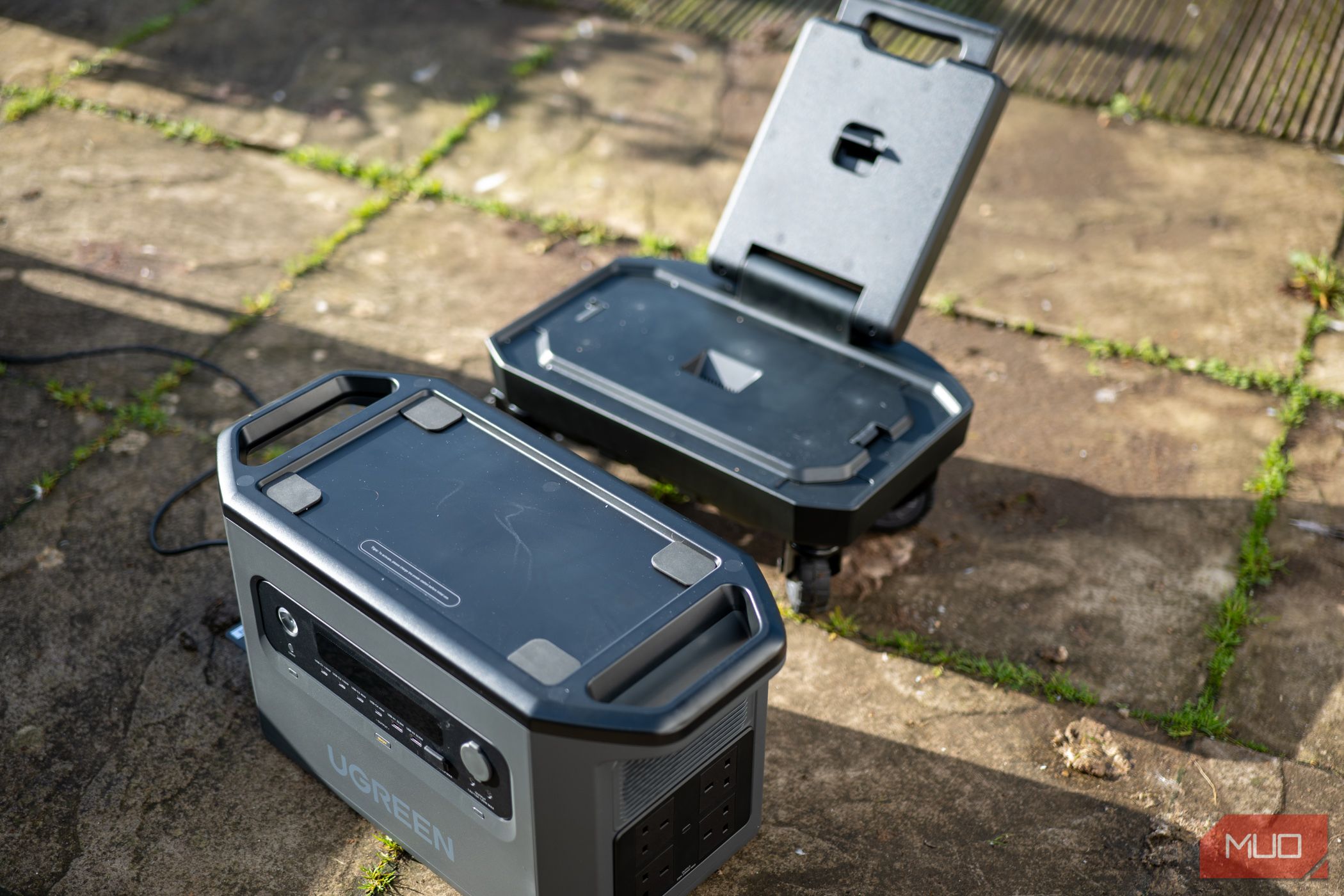 /sv/images/ugreen-powerroam-gs2200-detached-from-wheel-base.jpg