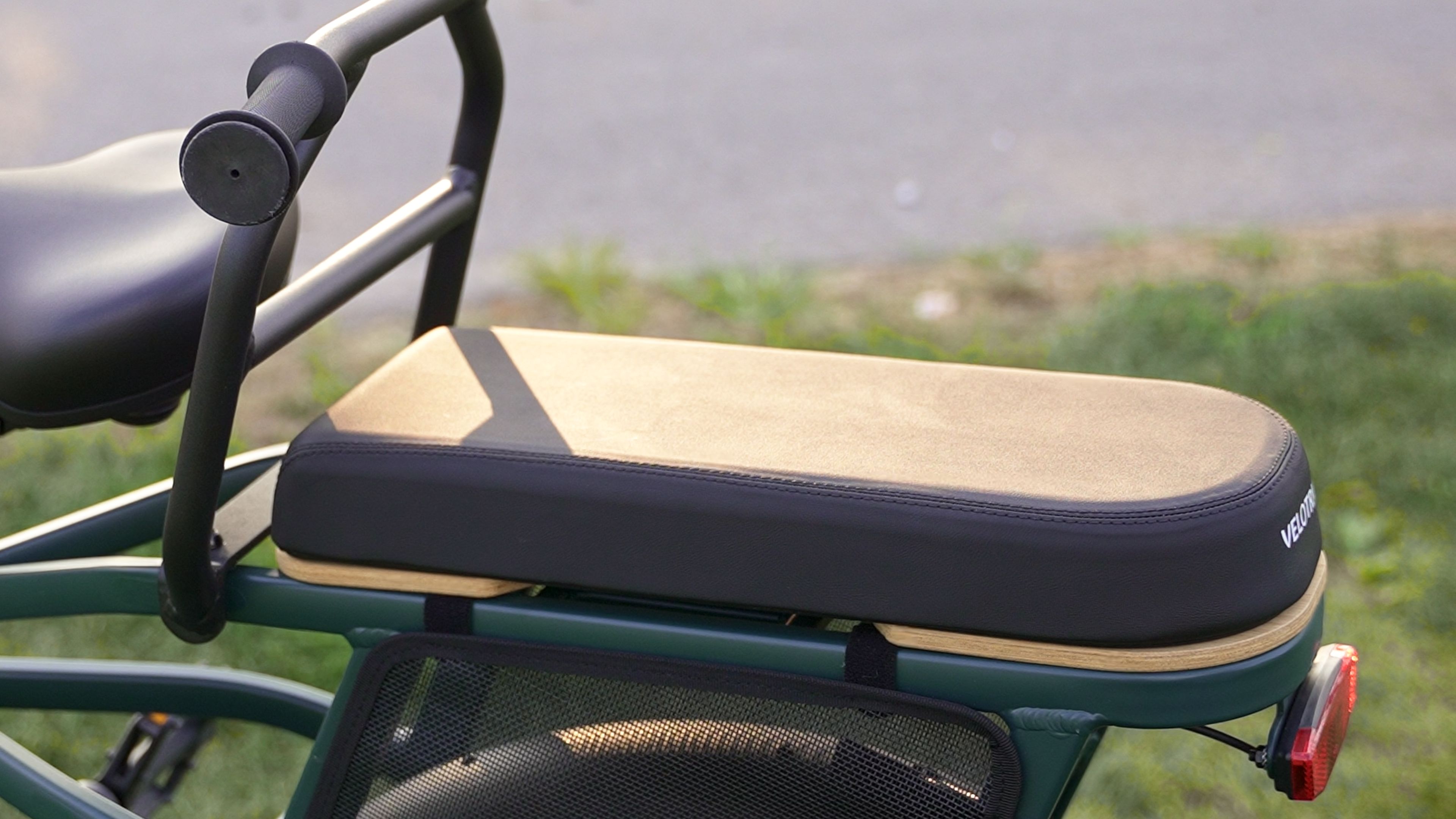 /sv/images/velotric-go-1-rear-seat.jpg