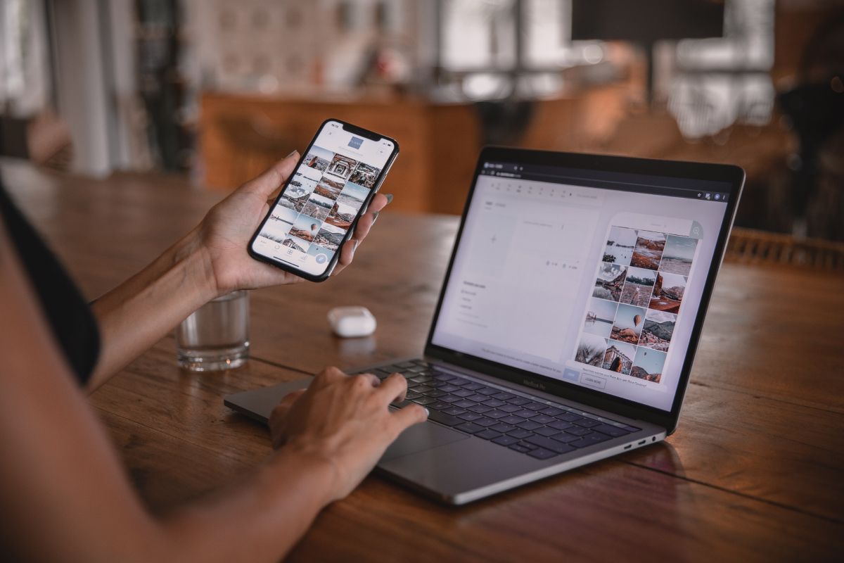 /sv/images/viewing-a-page-on-a-laptop-and-mobile-device.jpg