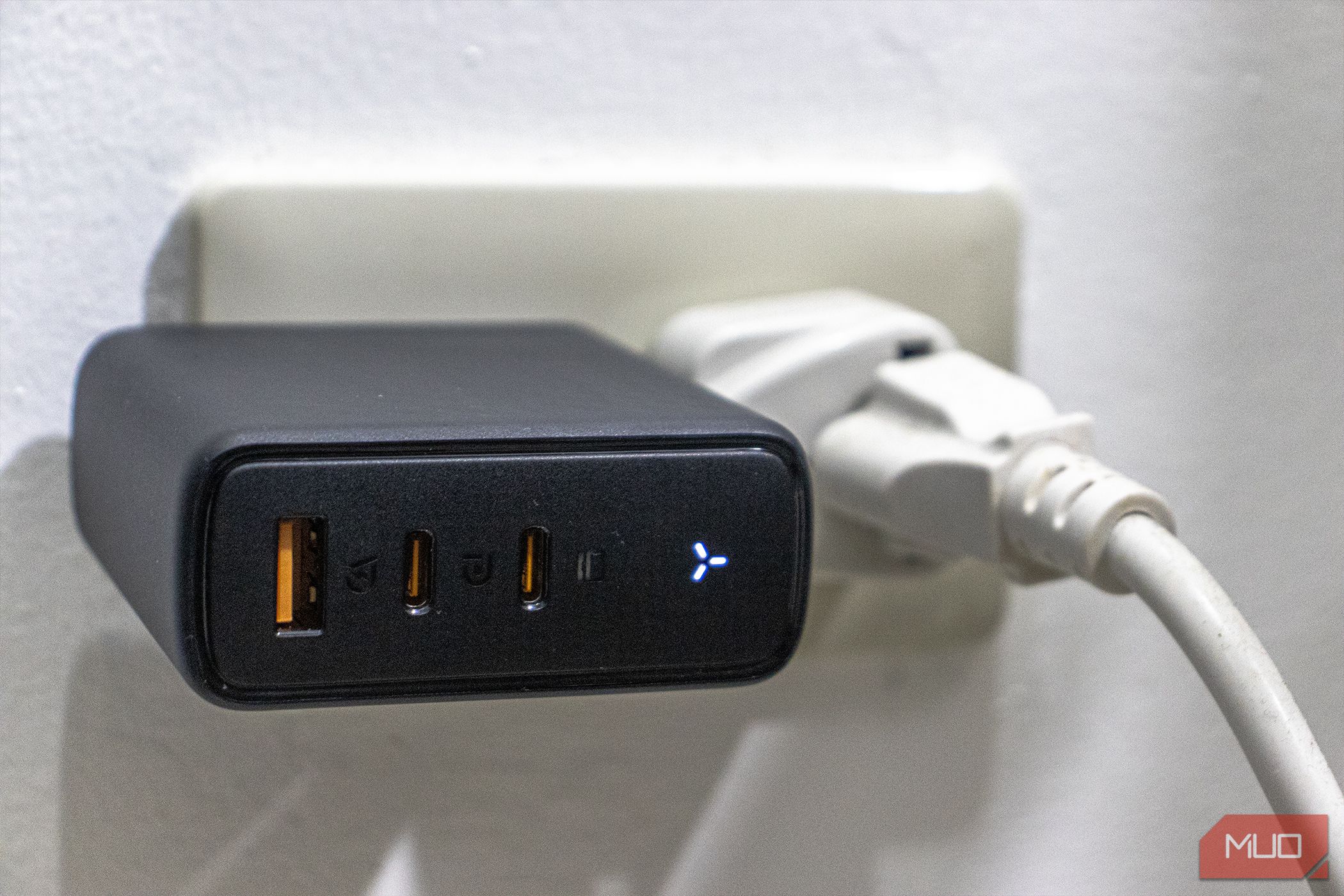 /sv/images/voltme-revo-140-plugged-into-a-wall-outlet.jpg
