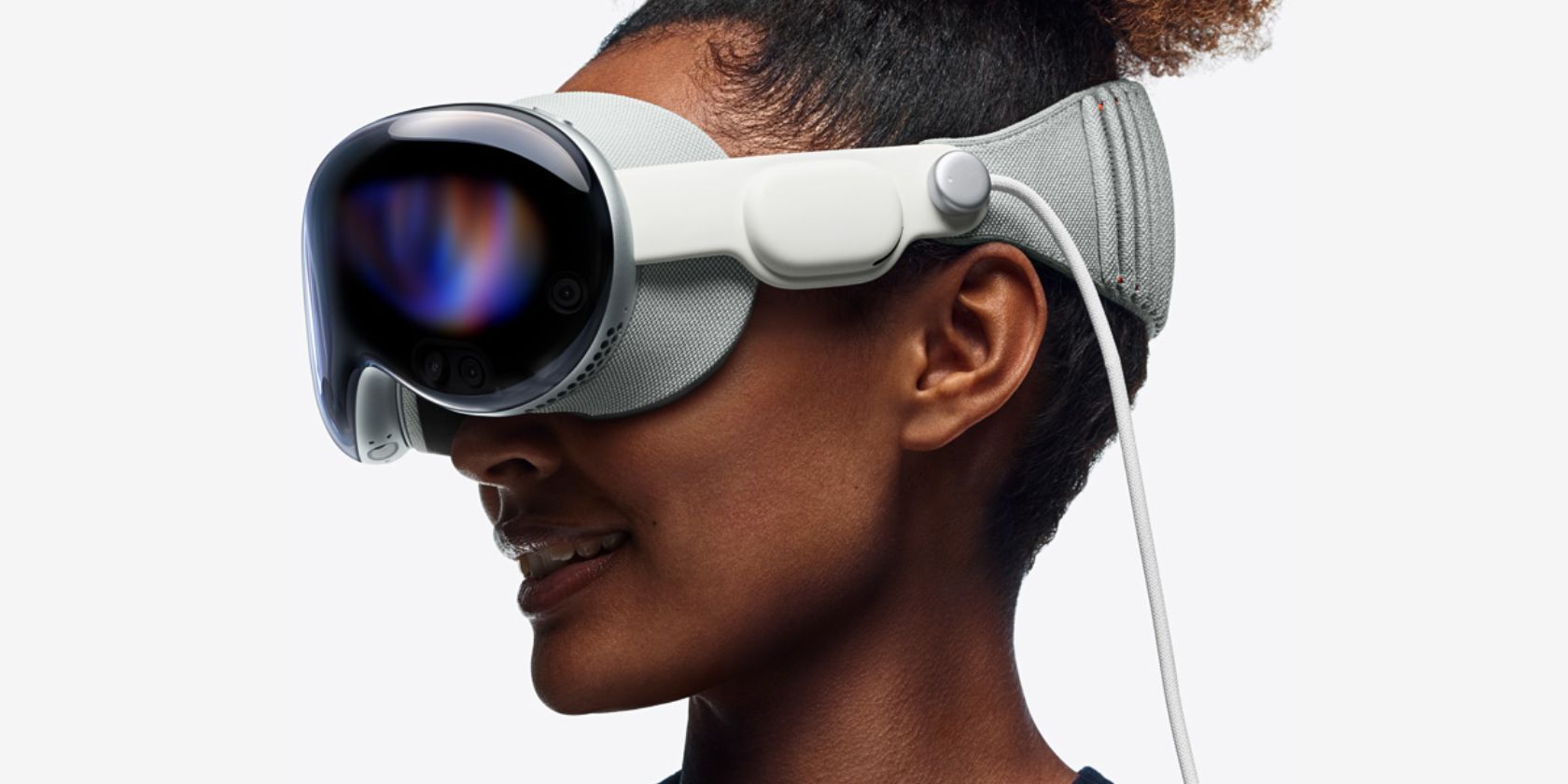 /sv/images/woman-wearing-apple-vision-pro-ar-vr-headset.jpg