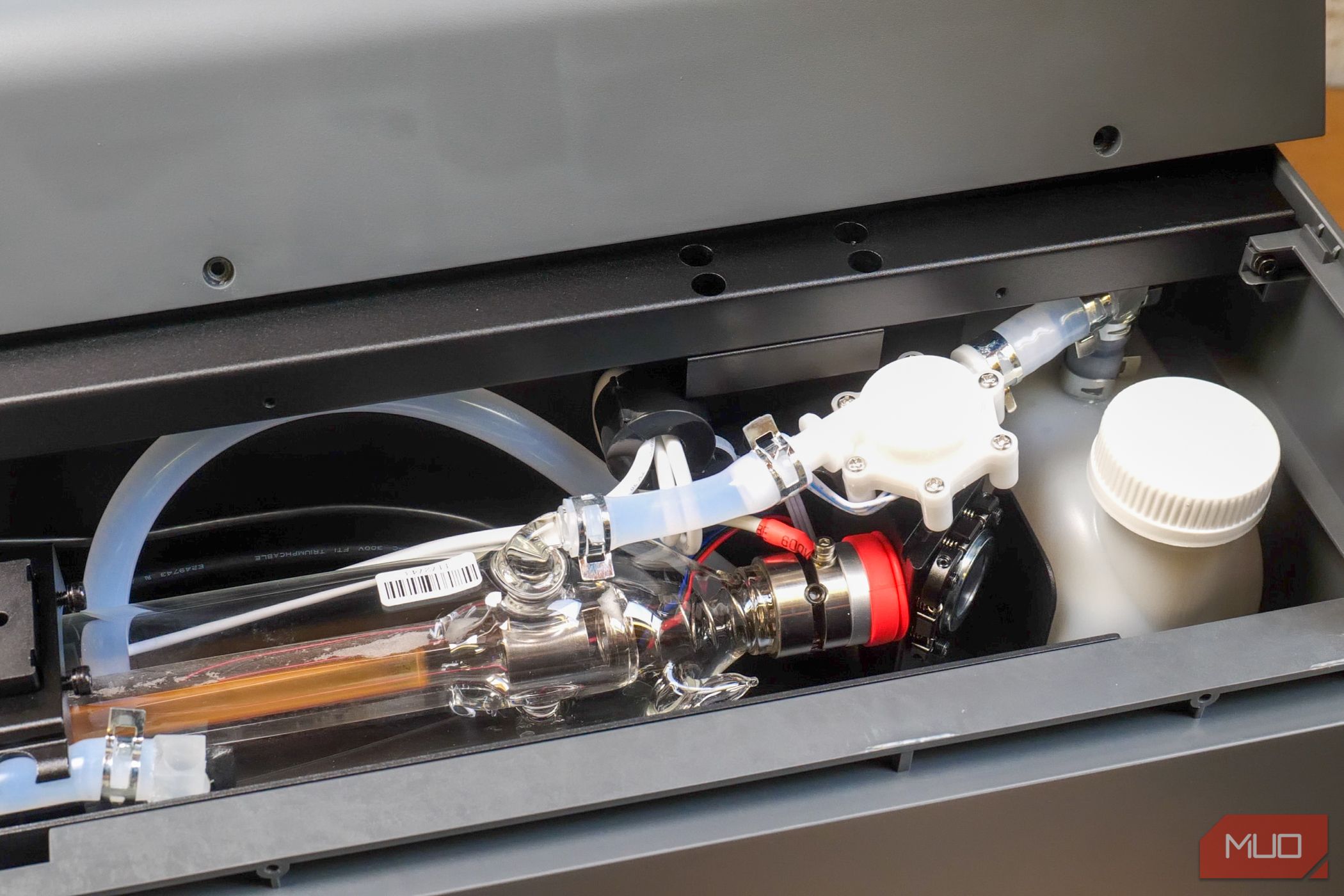 /sv/images/xtool-p2-close-up-of-tube.jpg