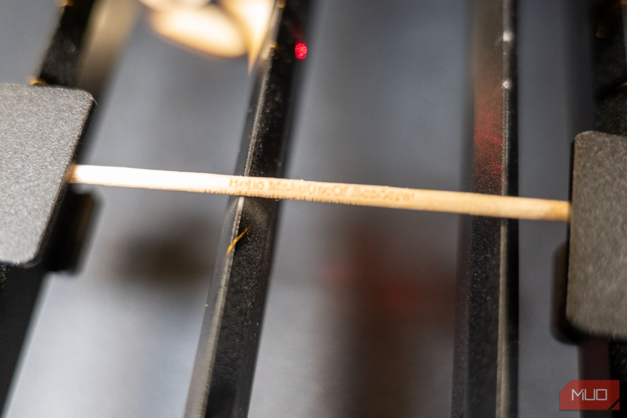 /sv/images/xtool-p2-example-message-on-a-toothpick.jpg