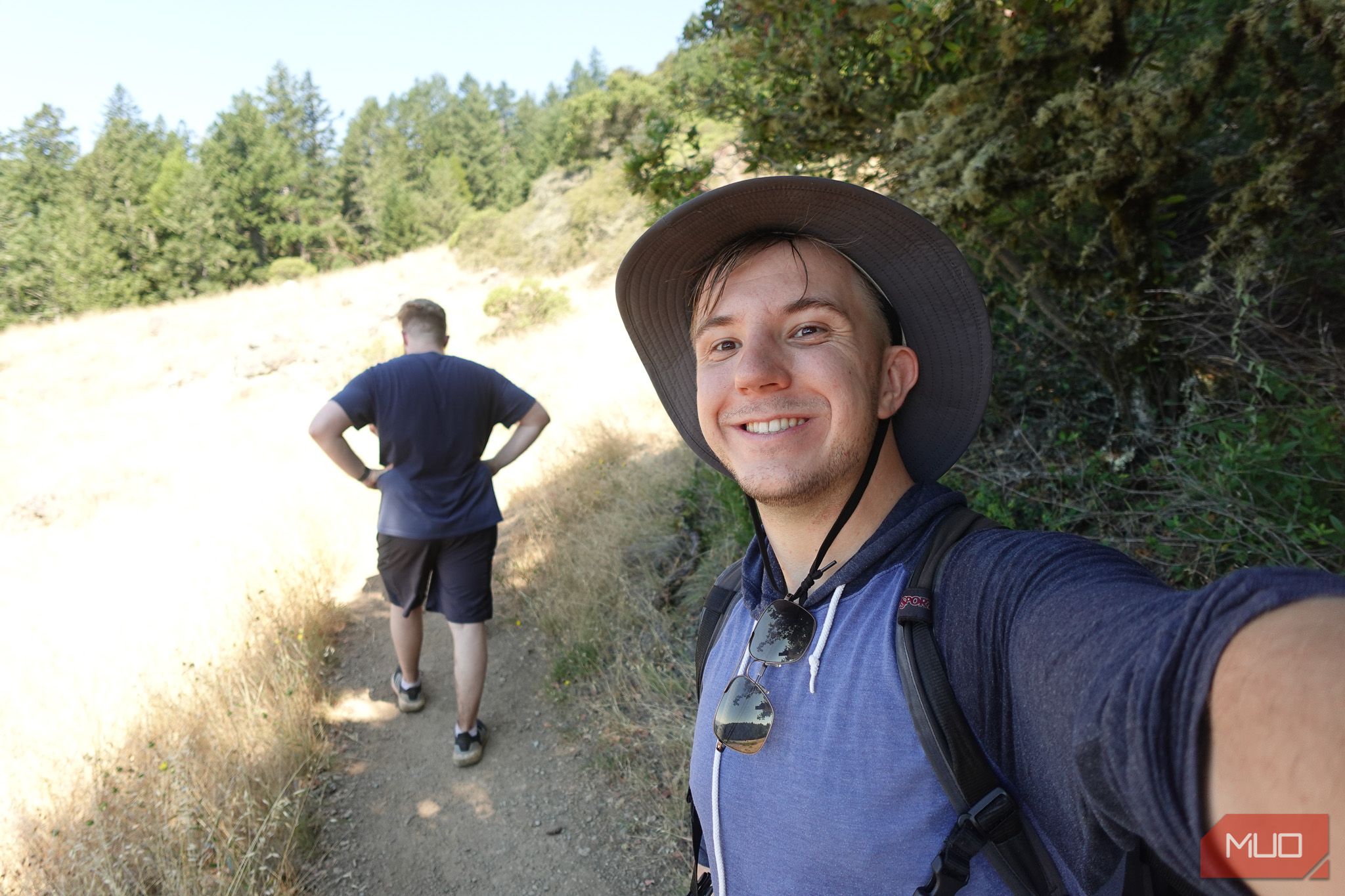 /sv/images/zv-1f-example-of-hiking-and-harsh-varied-lighting.jpg