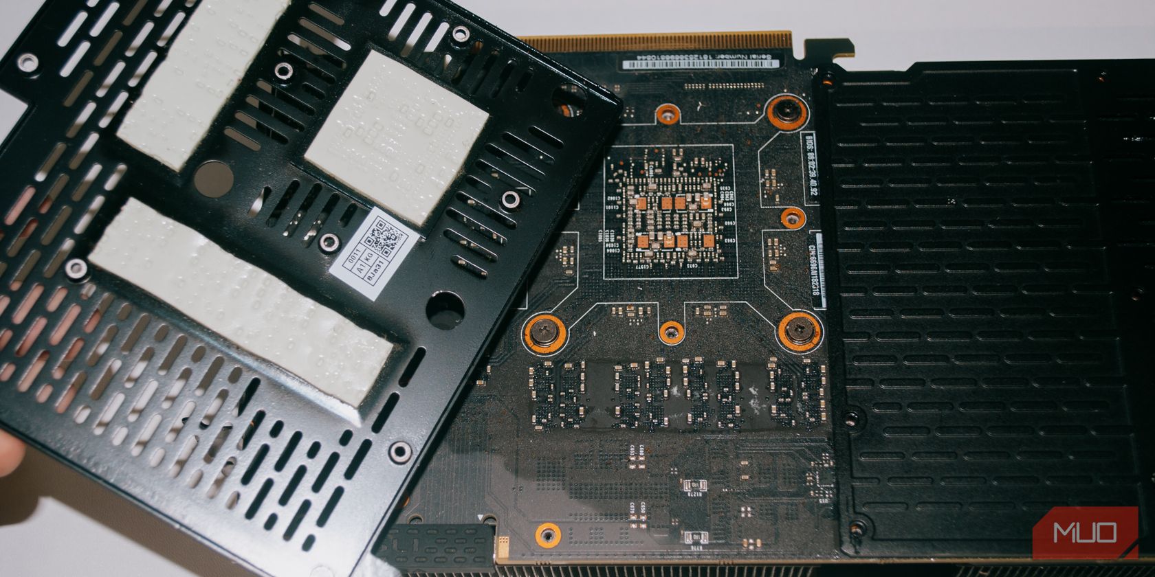 /th/images/1080-ti-backplate-with-thermal-pads.JPG