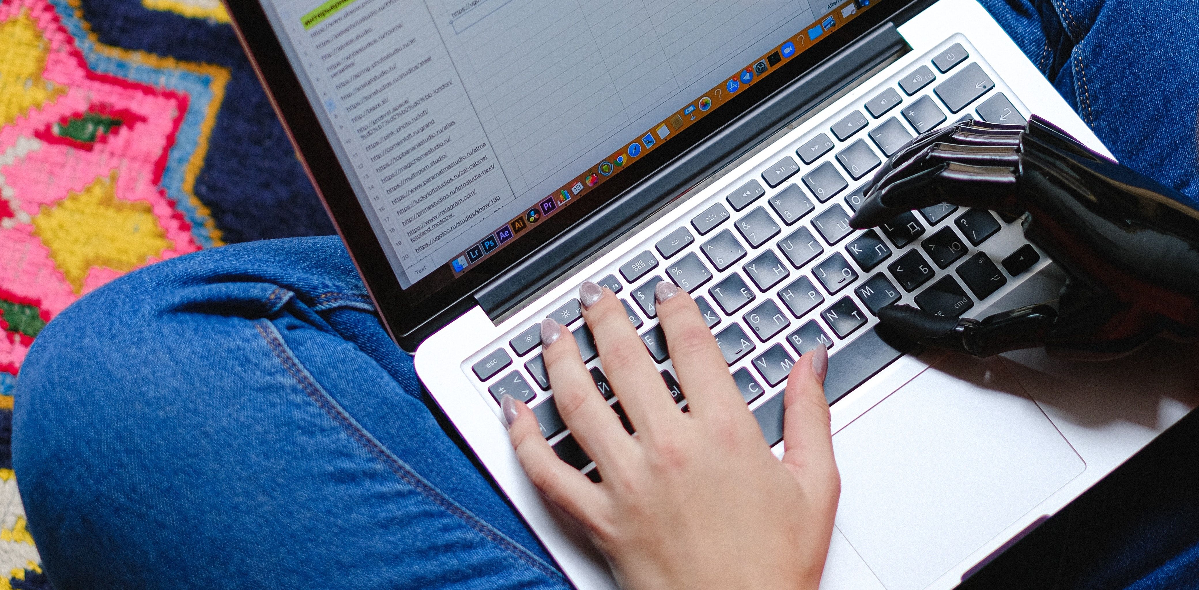 /th/images/Hands-on-MacBook-keyboard.jpg /th/images/Hands-on-MacBook-keyboard.jpg