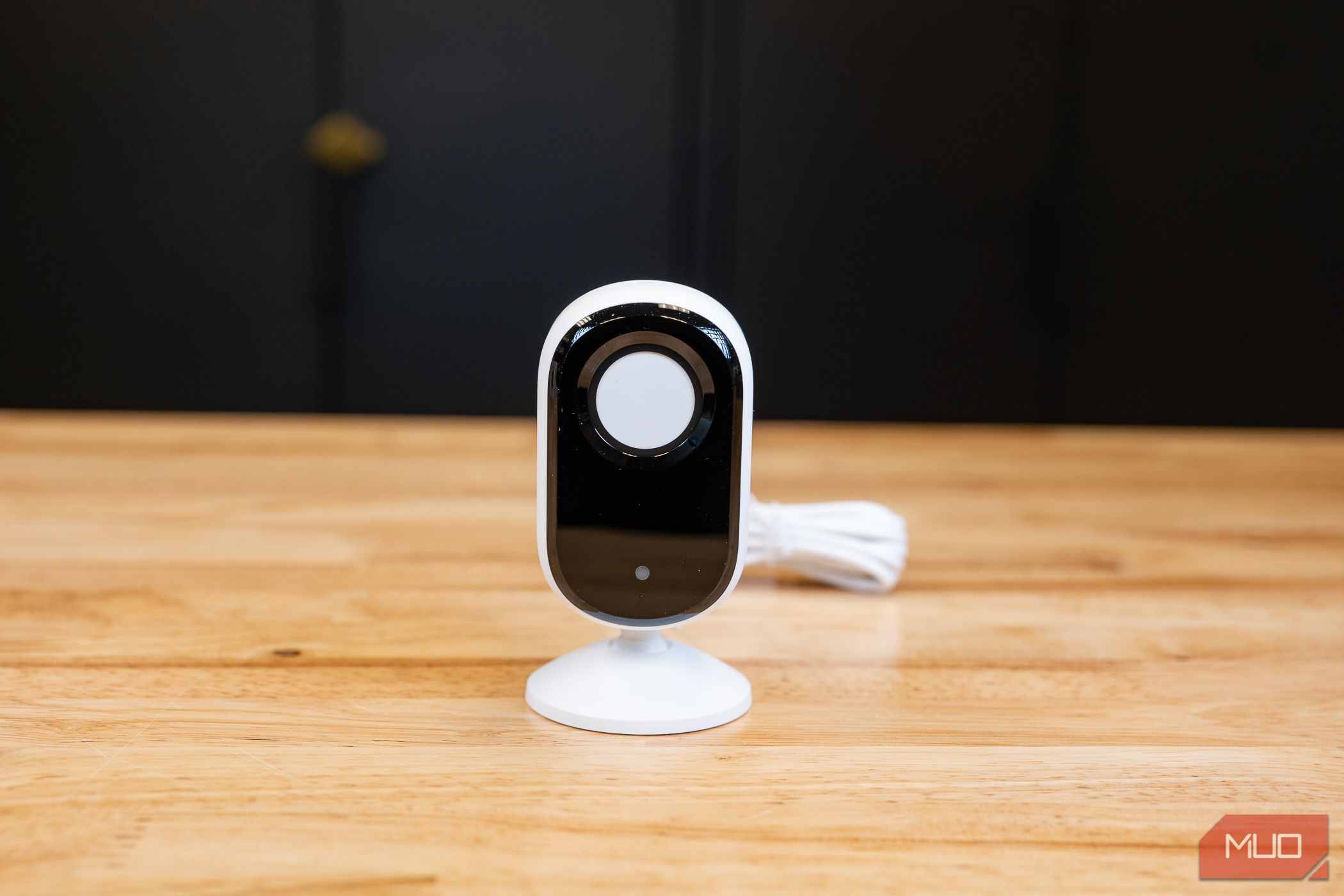 /th/images/arlo-essential-indoor-camera-placed-on-table-with-the-privacy-shutter-covering-the-lensjpg_53529842952_o.jpg