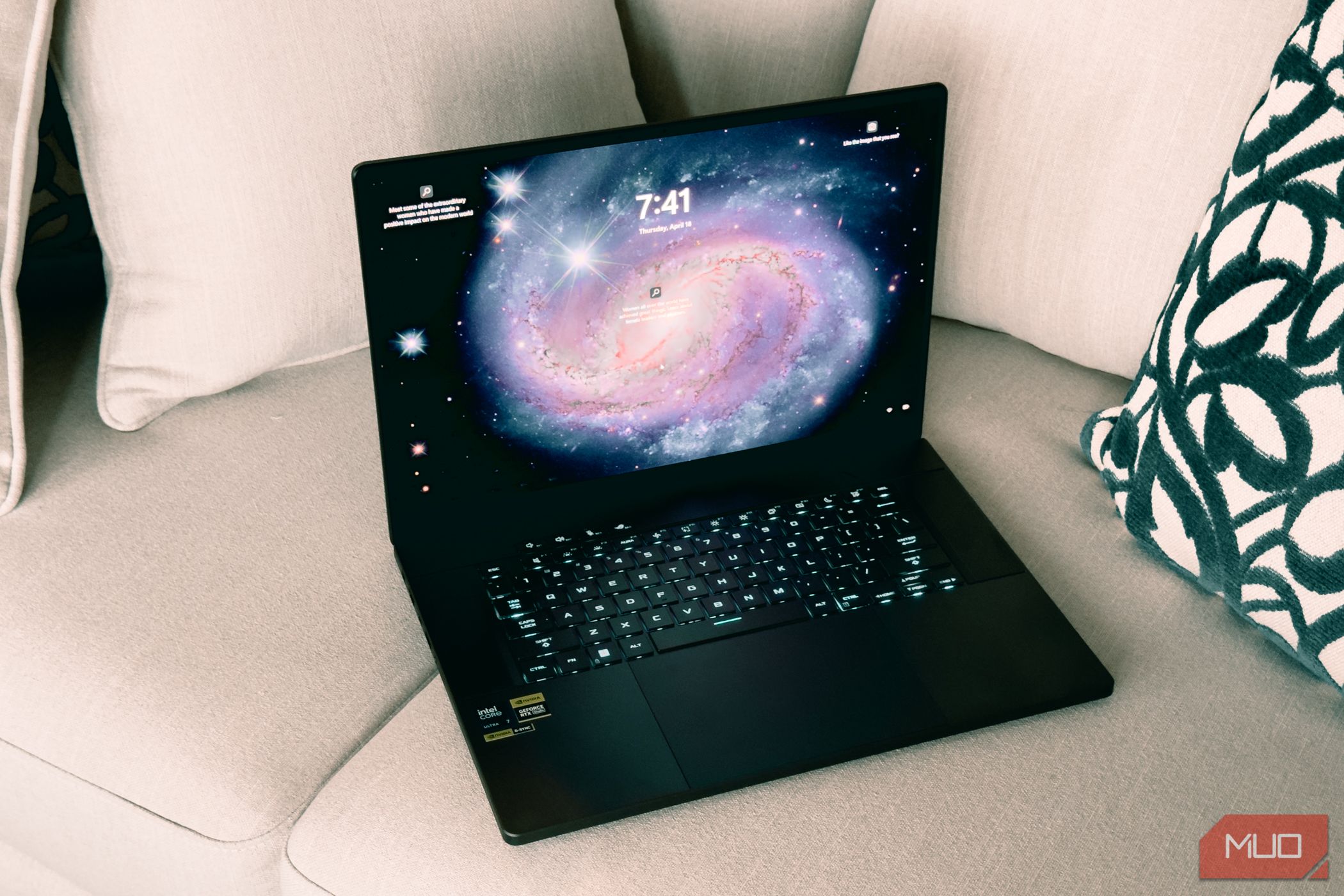 /th/images/asus-rog-zephyrus-g16-display-2.jpg
