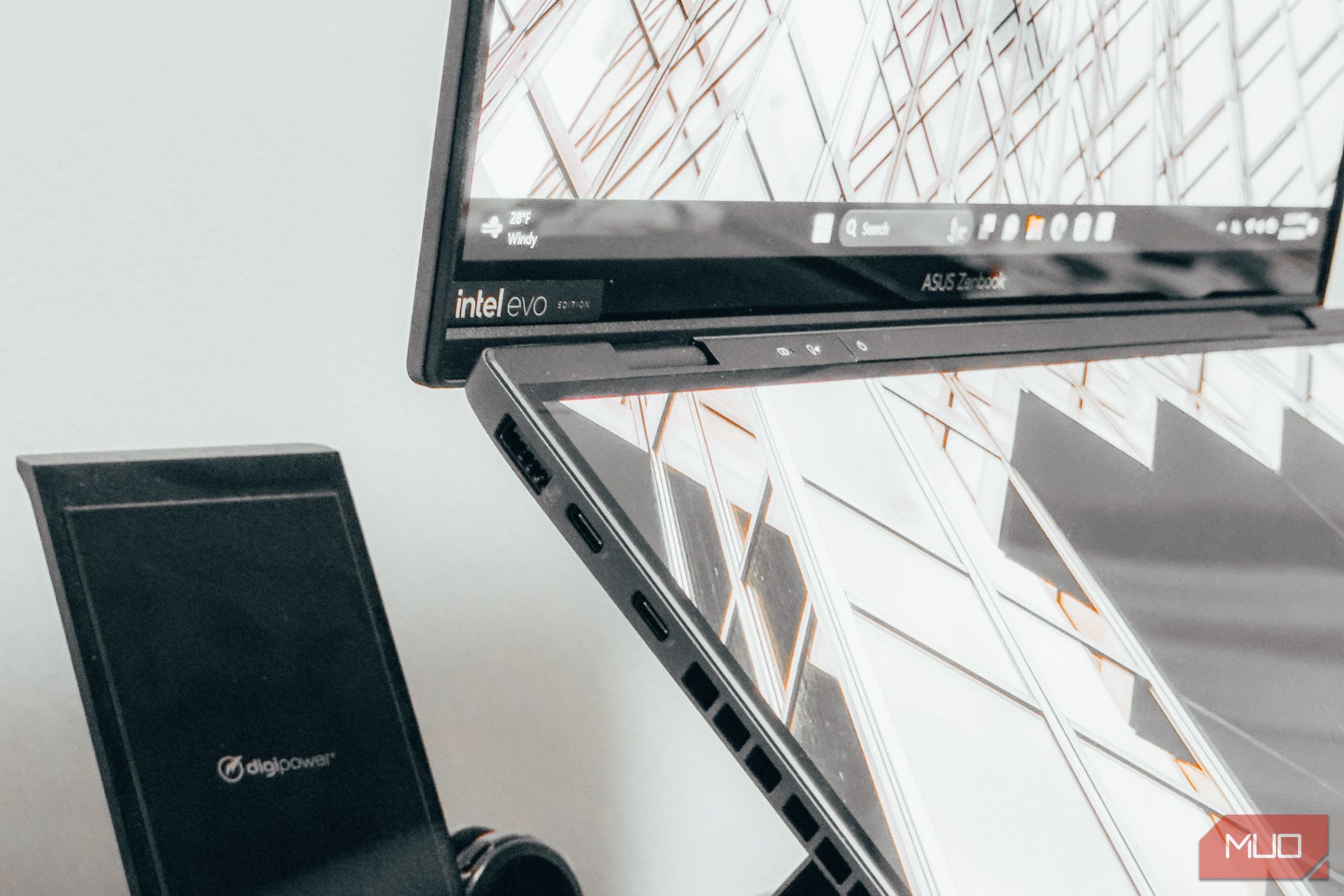 /th/images/asus-zenbook-duo-ports-1.jpg /th/images/asus-zenbook-duo-ports-1.jpg