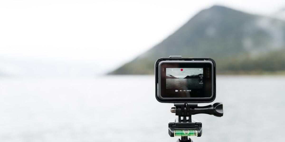 /th/images/close-up-of-a-camera-taking-a-picture-of-a-mountain-lake.jpg /th/images/close-up-of-a-camera-taking-a-picture-of-a-mountain-lake.jpg