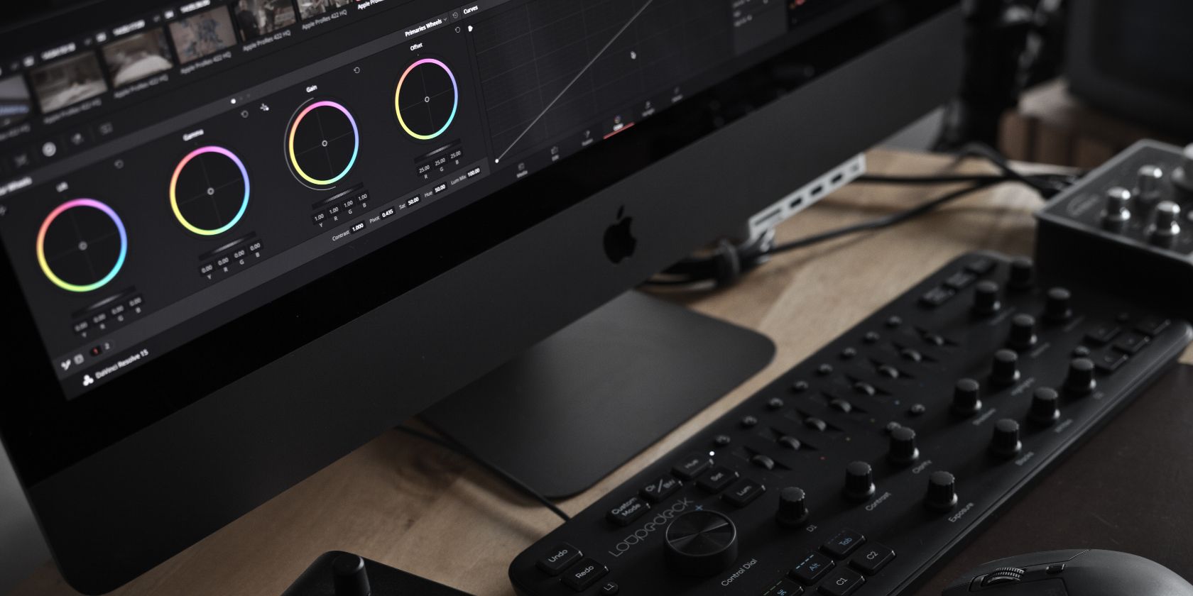 /th/images/davinci-resolve-on-computer-screen.jpg /th/images/davinci-resolve-on-computer-screen.jpg