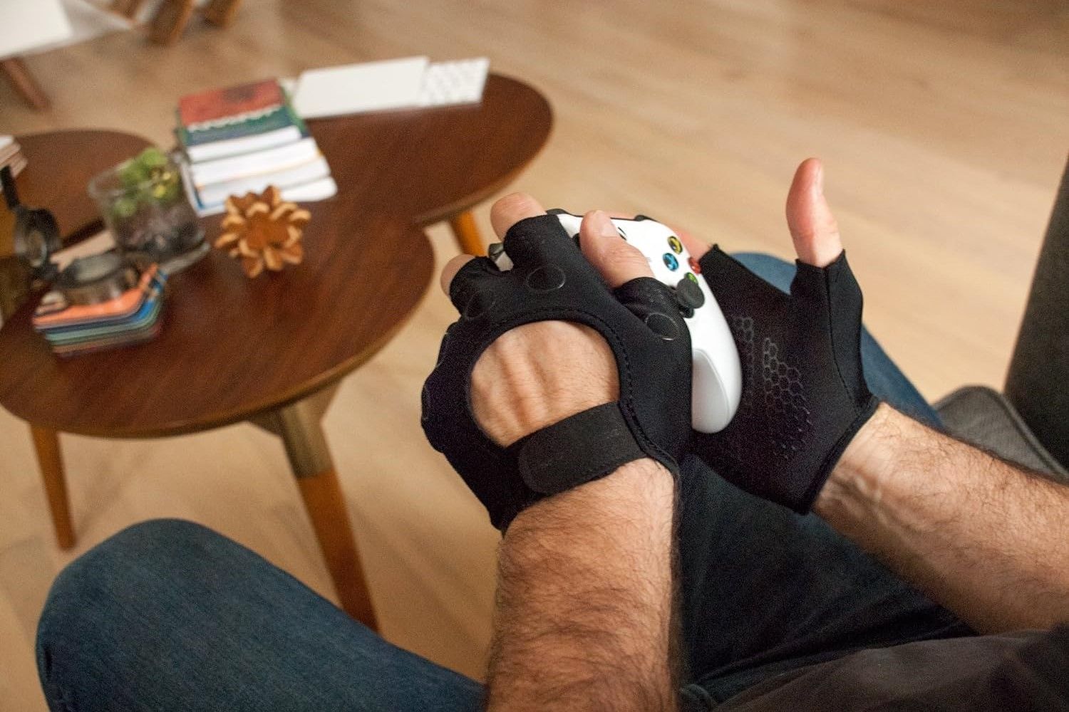 /th/images/foamy-lizard-gaming-gloves.jpg