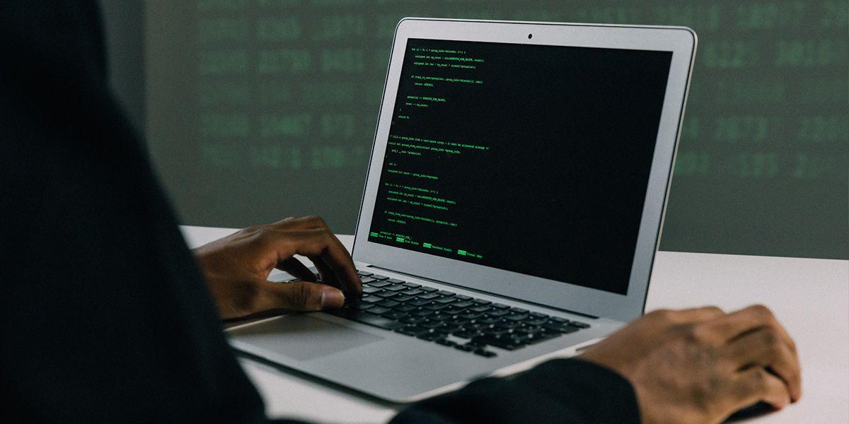 /th/images/hacker-on-macbook-hacking-wifi.jpg /th/images/hacker-on-macbook-hacking-wifi.jpg