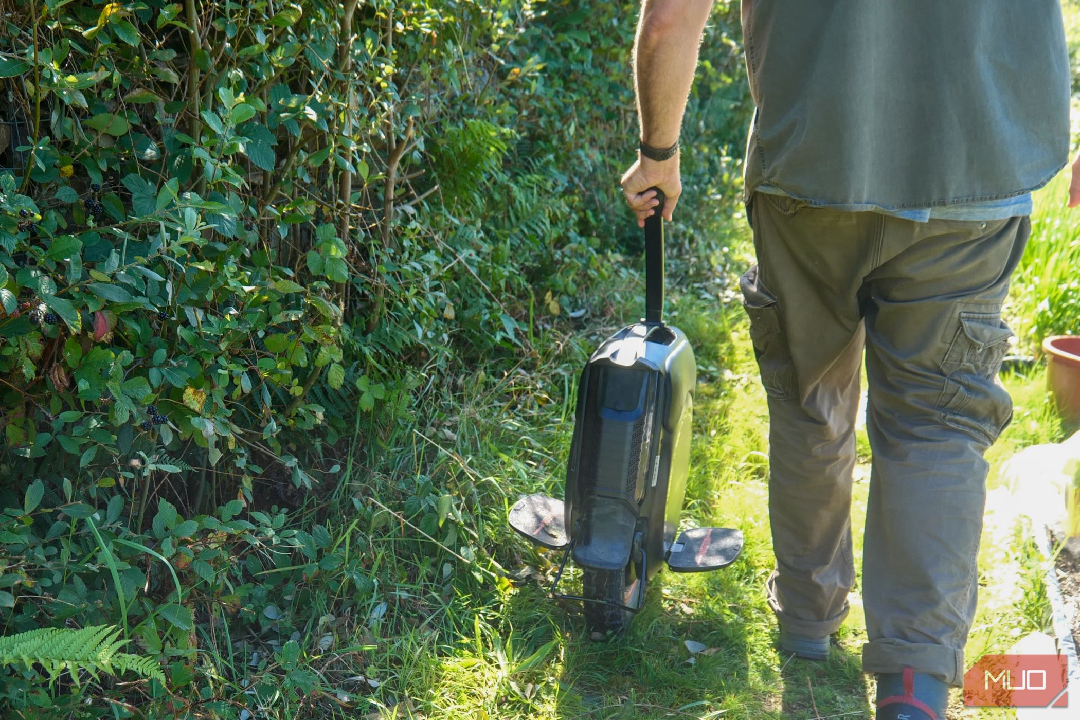 /th/images/inmotion-v12ht-handle-wheeling.jpg /th/images/inmotion-v12ht-handle-wheeling.jpg