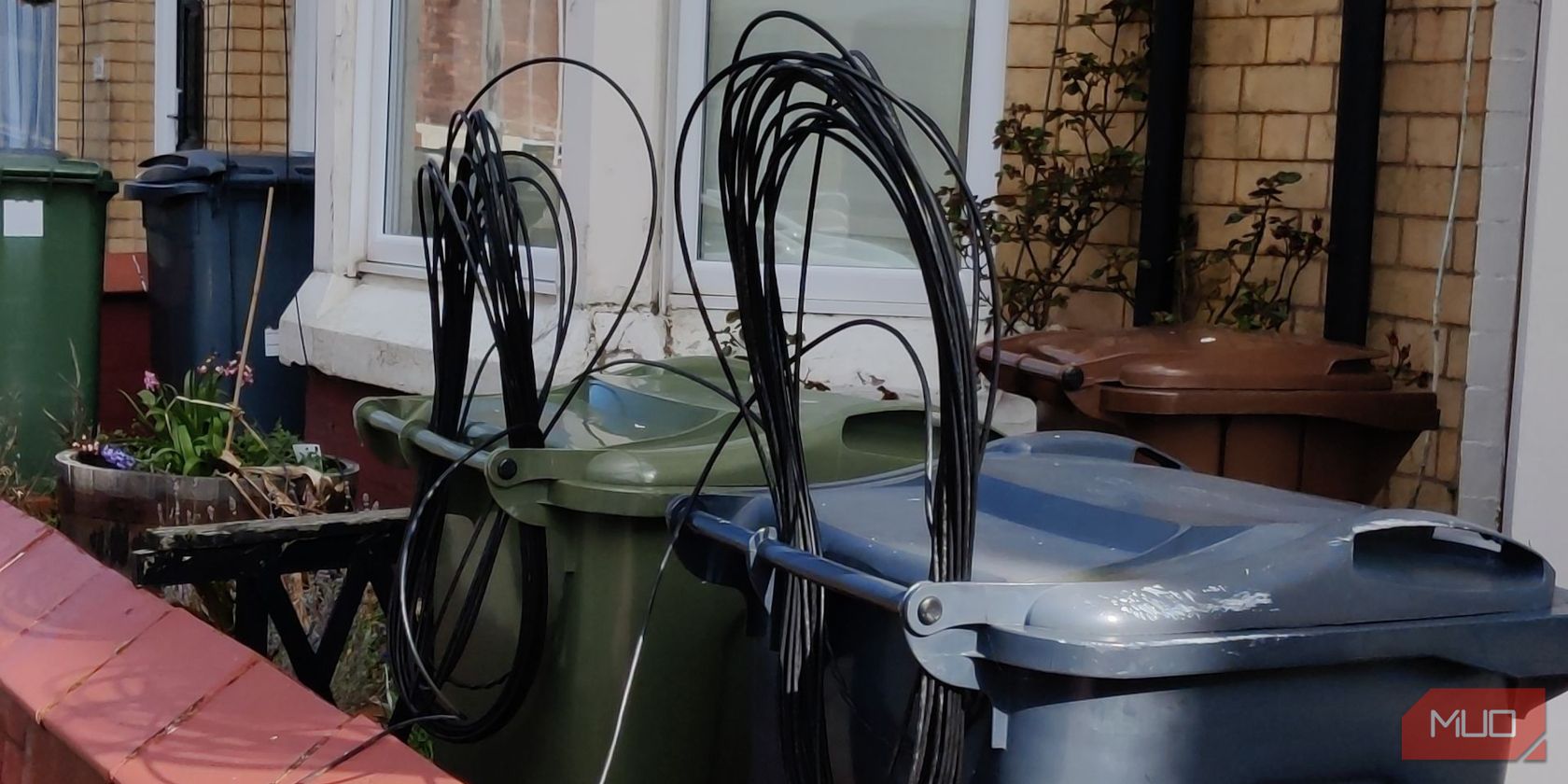 /th/images/internet-cable-stuffed-into-wheelie-bin-handles.jpg /th/images/internet-cable-stuffed-into-wheelie-bin-handles.jpg