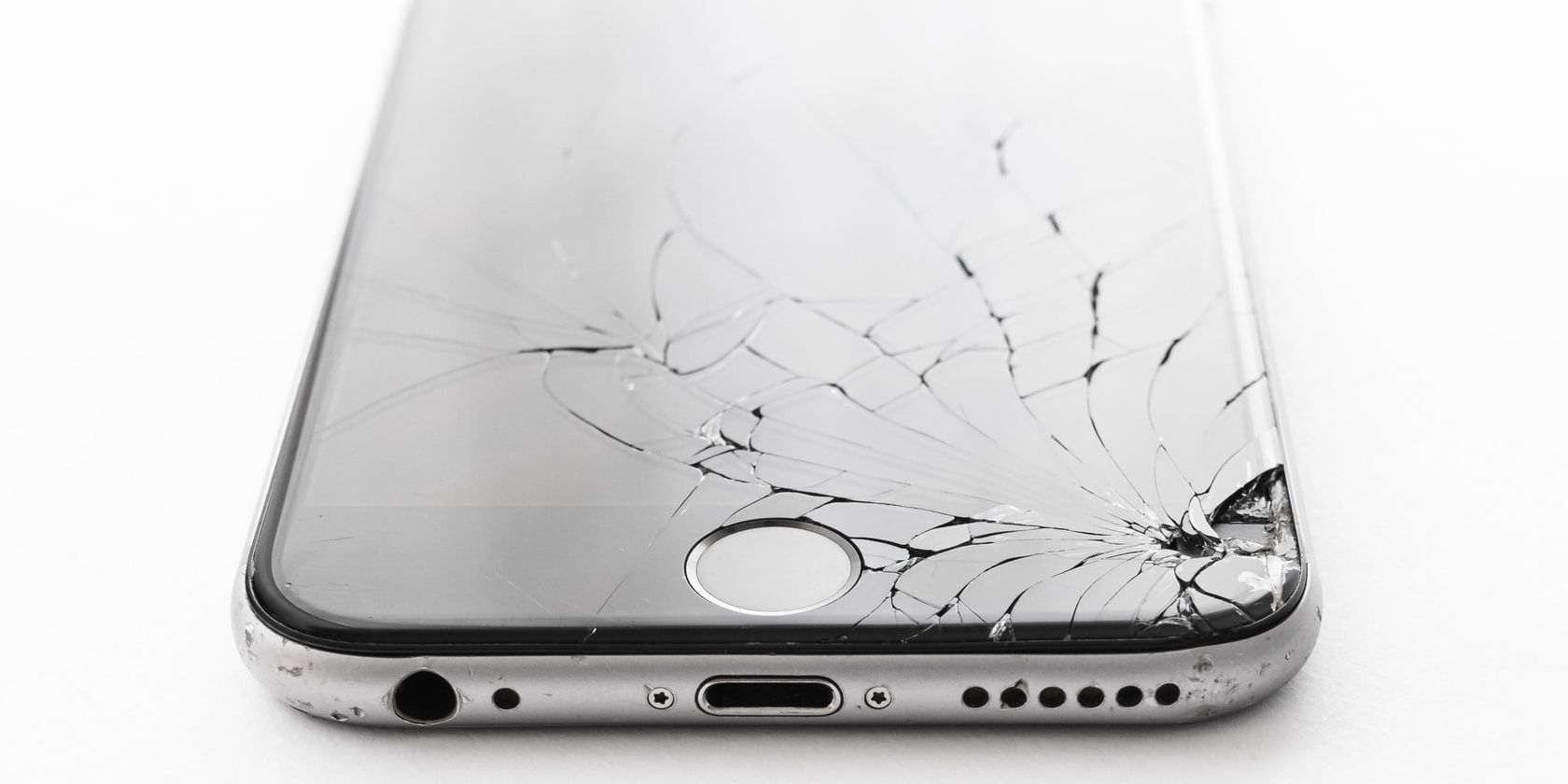 /th/images/iphone-with-cracked-screen.jpg /th/images/iphone-with-cracked-screen.jpg