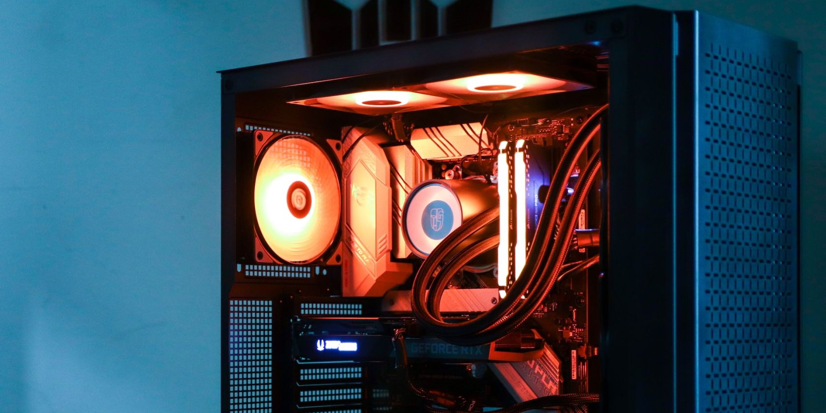 /th/images/liquid-cooled-gaming-pc-build.jpg