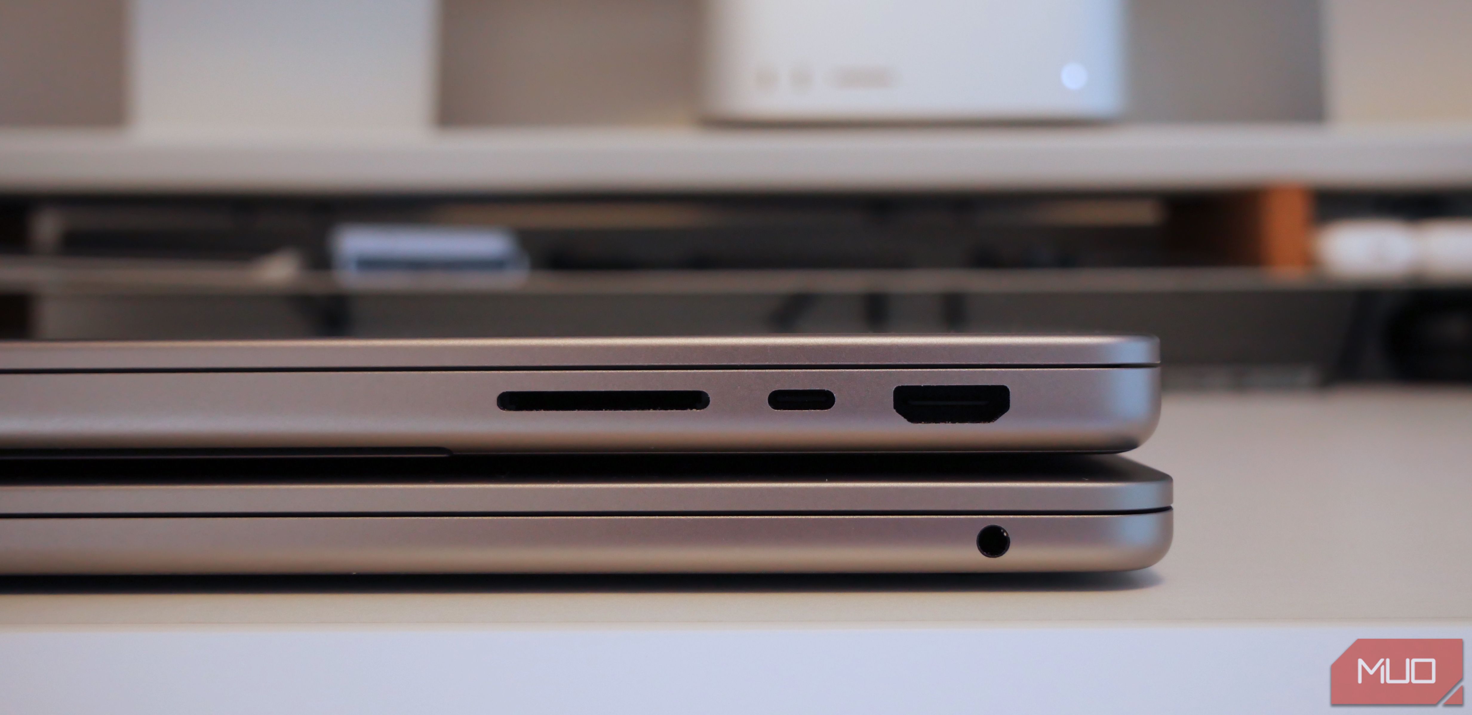 /th/images/macbook-ports-2.JPG