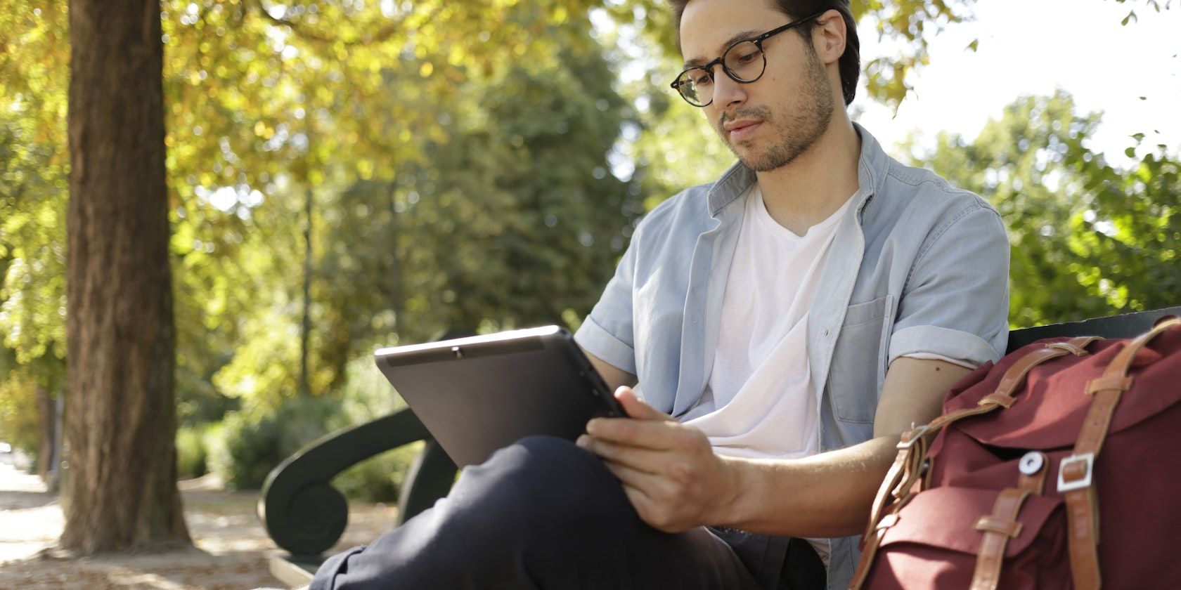 /th/images/man-staring-at-tablet.jpg /th/images/man-staring-at-tablet.jpg