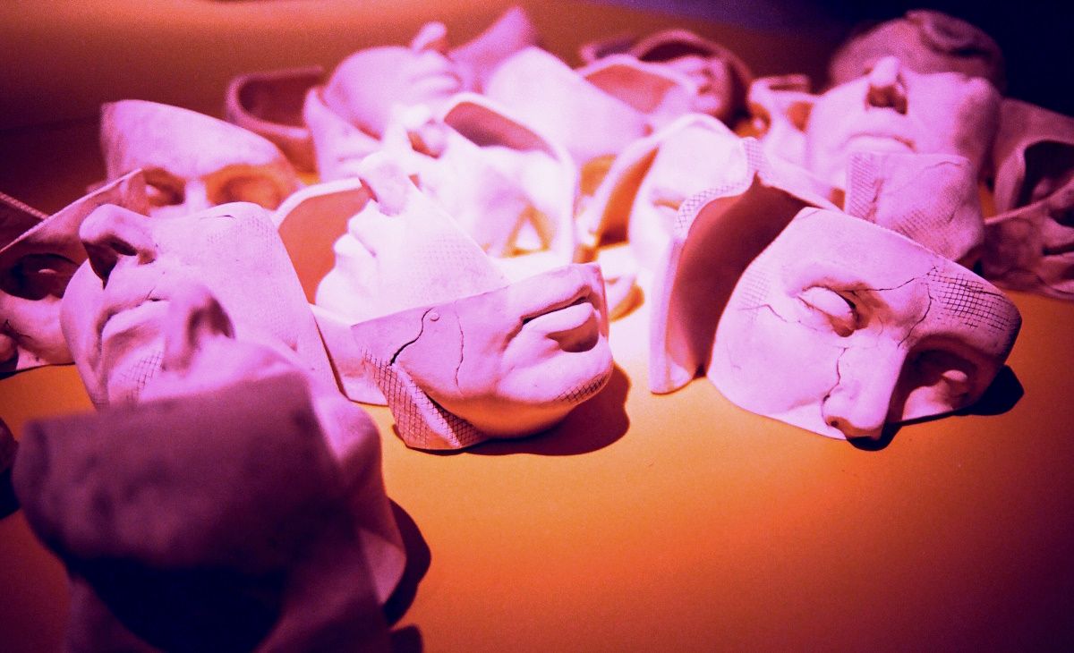 /th/images/masks-lying-on-the-floor.jpg /th/images/masks-lying-on-the-floor.jpg