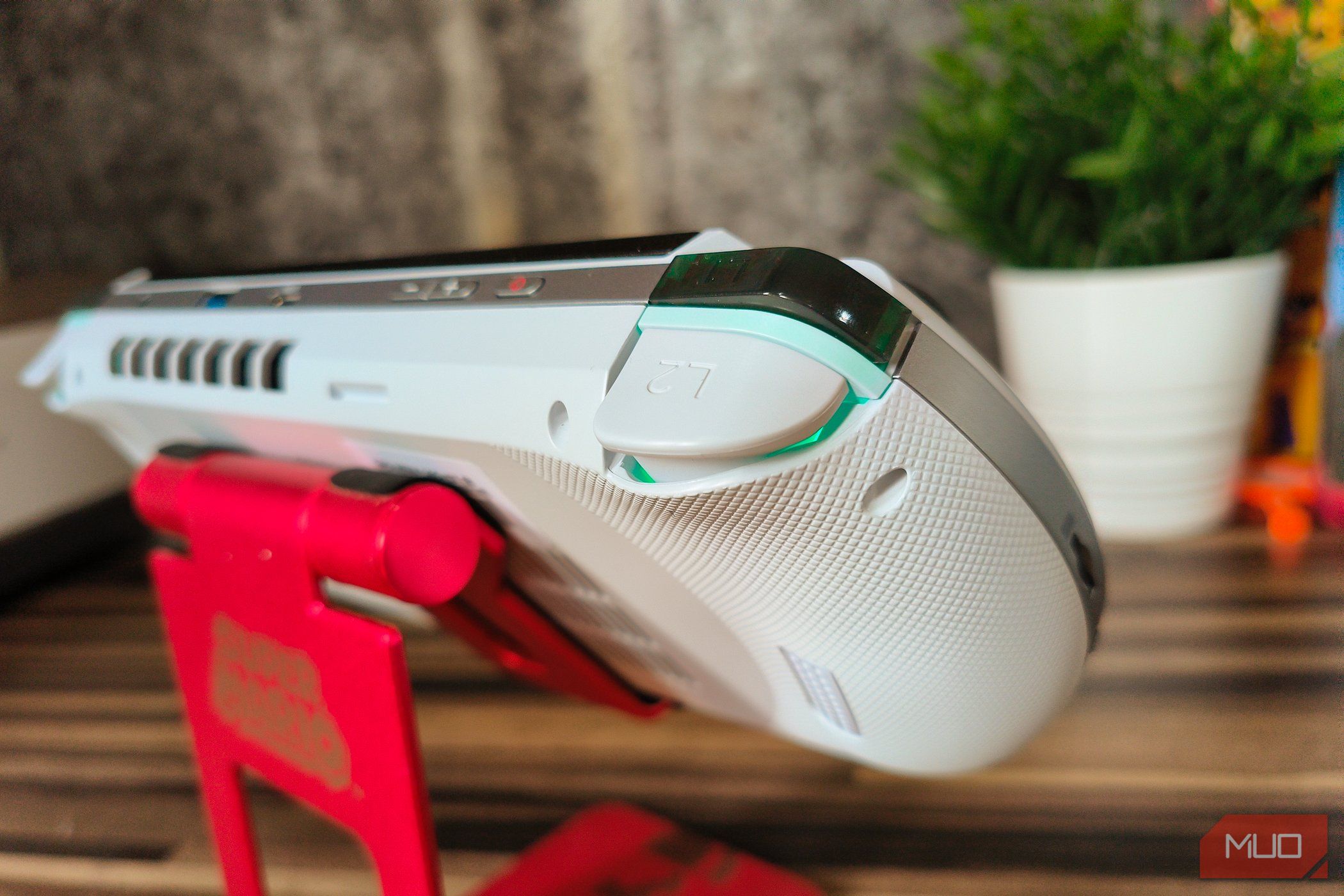 /th/images/muo-review-gpd-win-4-left-trigger.jpg /th/images/muo-review-gpd-win-4-left-trigger.jpg