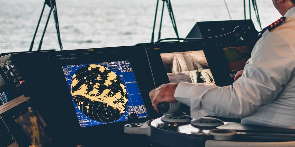 /th/images/naval-officer-operating-radar-systems.jpg /th/images/naval-officer-operating-radar-systems.jpg