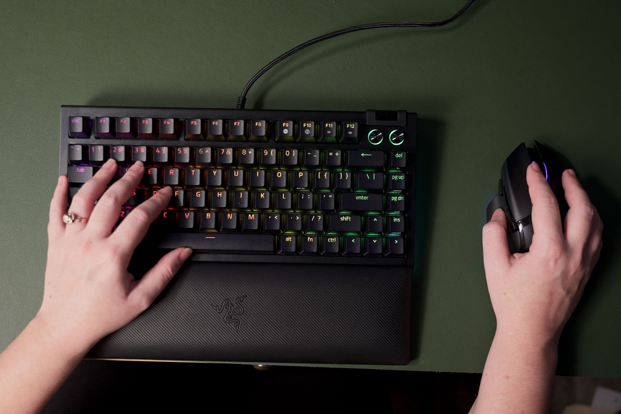 /th/images/razer-blackwidow-75-top-down-view.jpg