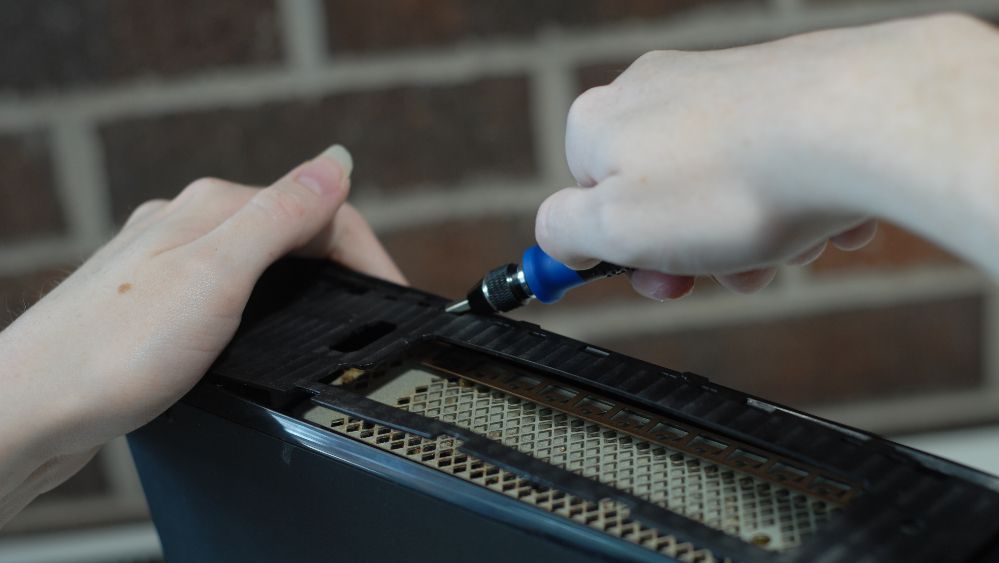 /th/images/removing-the-top-faceplate-from-an-xbox-360-slim.jpg /th/images/removing-the-top-faceplate-from-an-xbox-360-slim.jpg