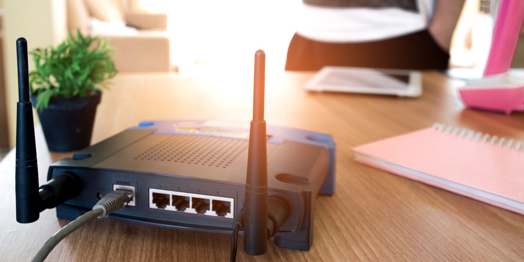 /th/images/router-on-table-showing-rear-lan-ports.jpg